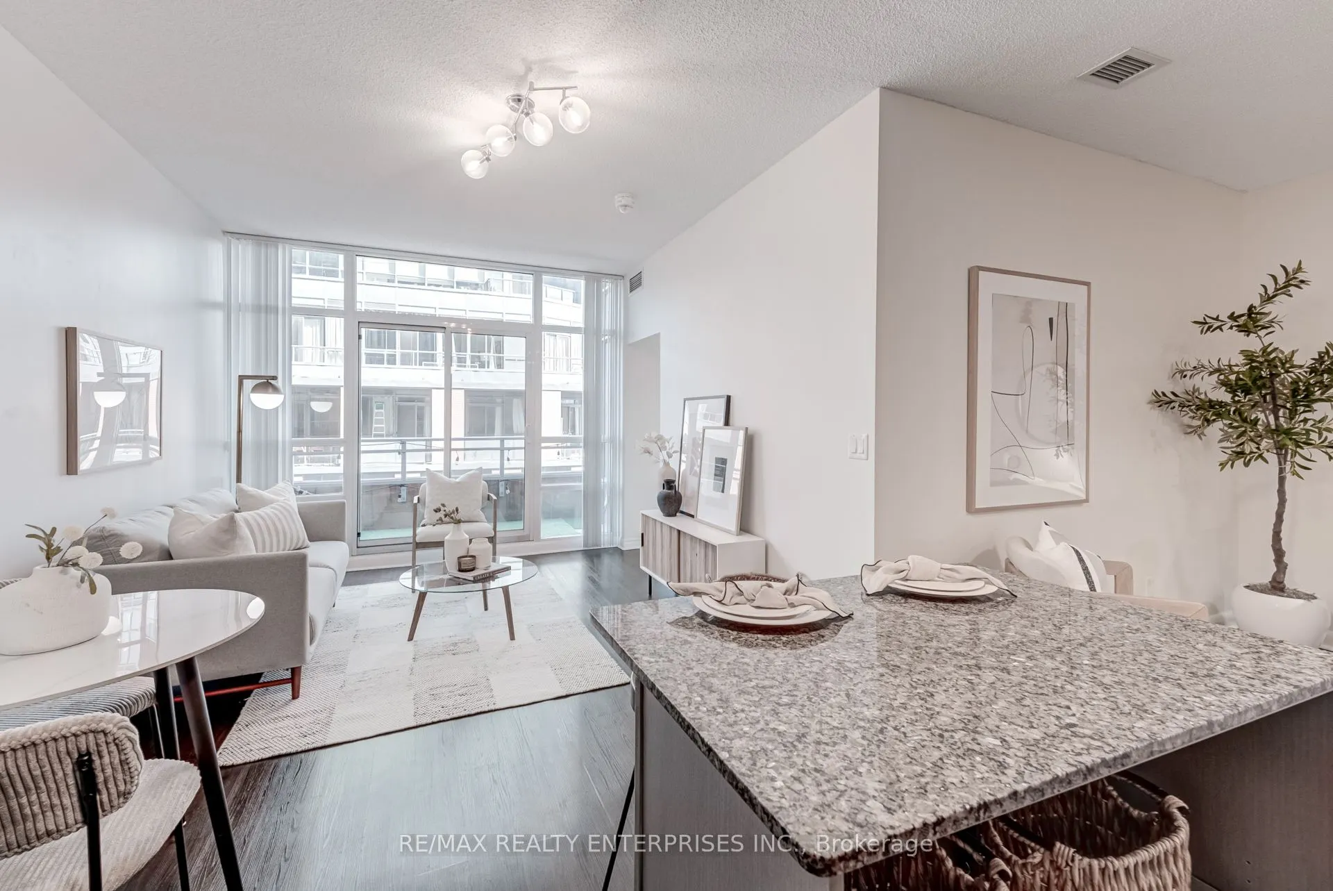15 Bruyeres Mews, #601