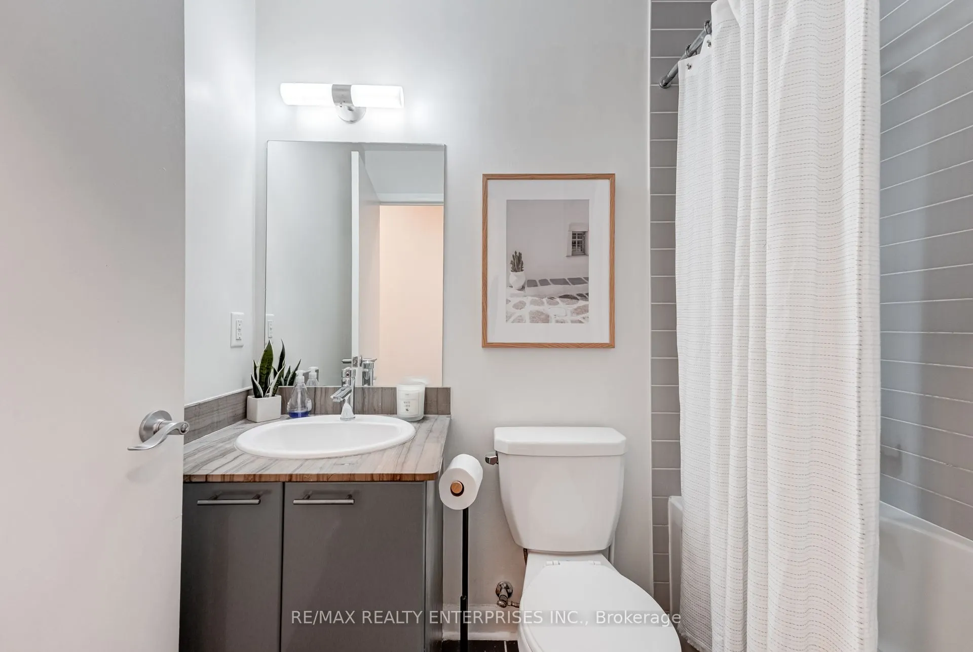 15 Bruyeres Mews, #601