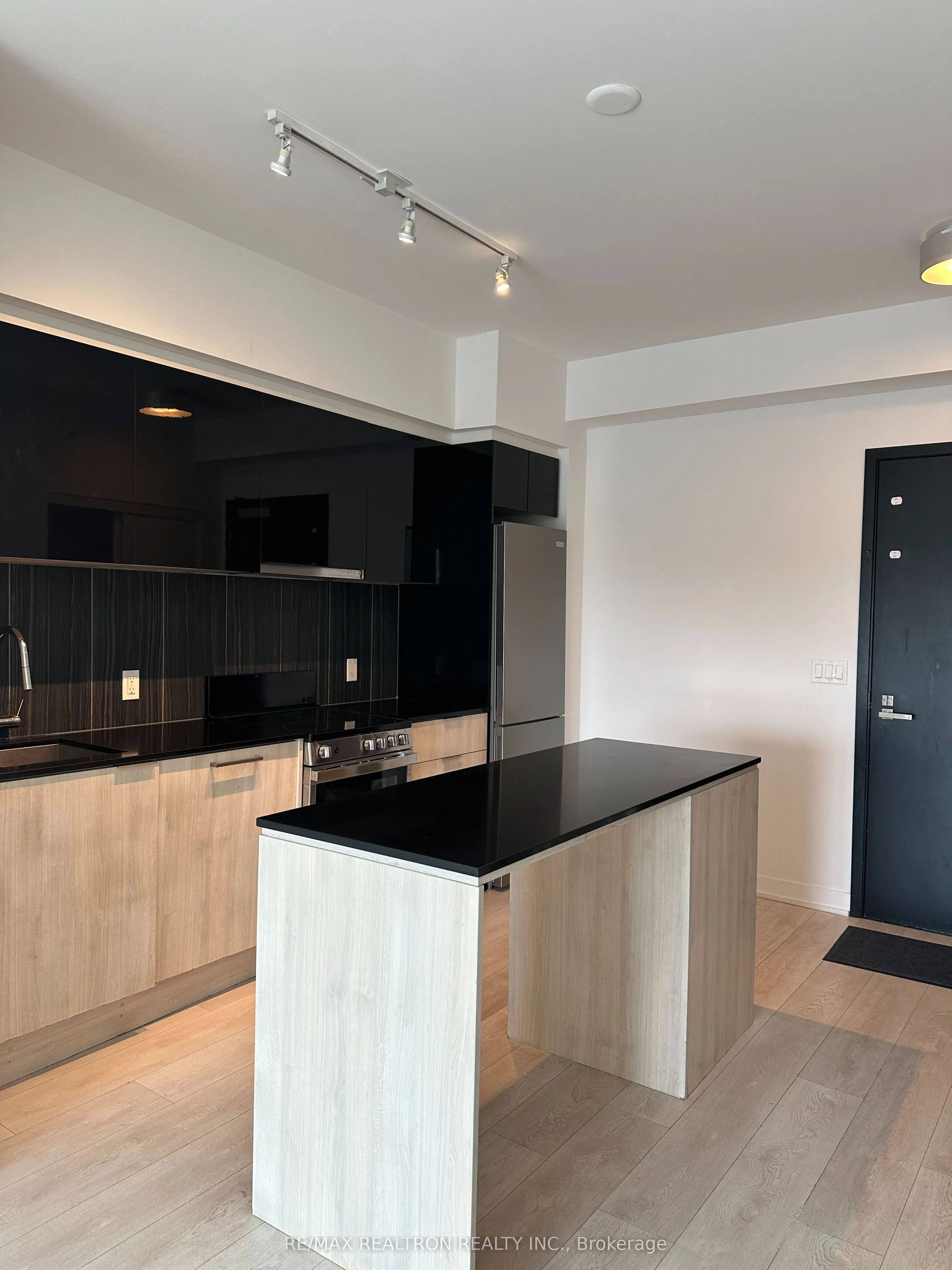31 Tippett Road, #922