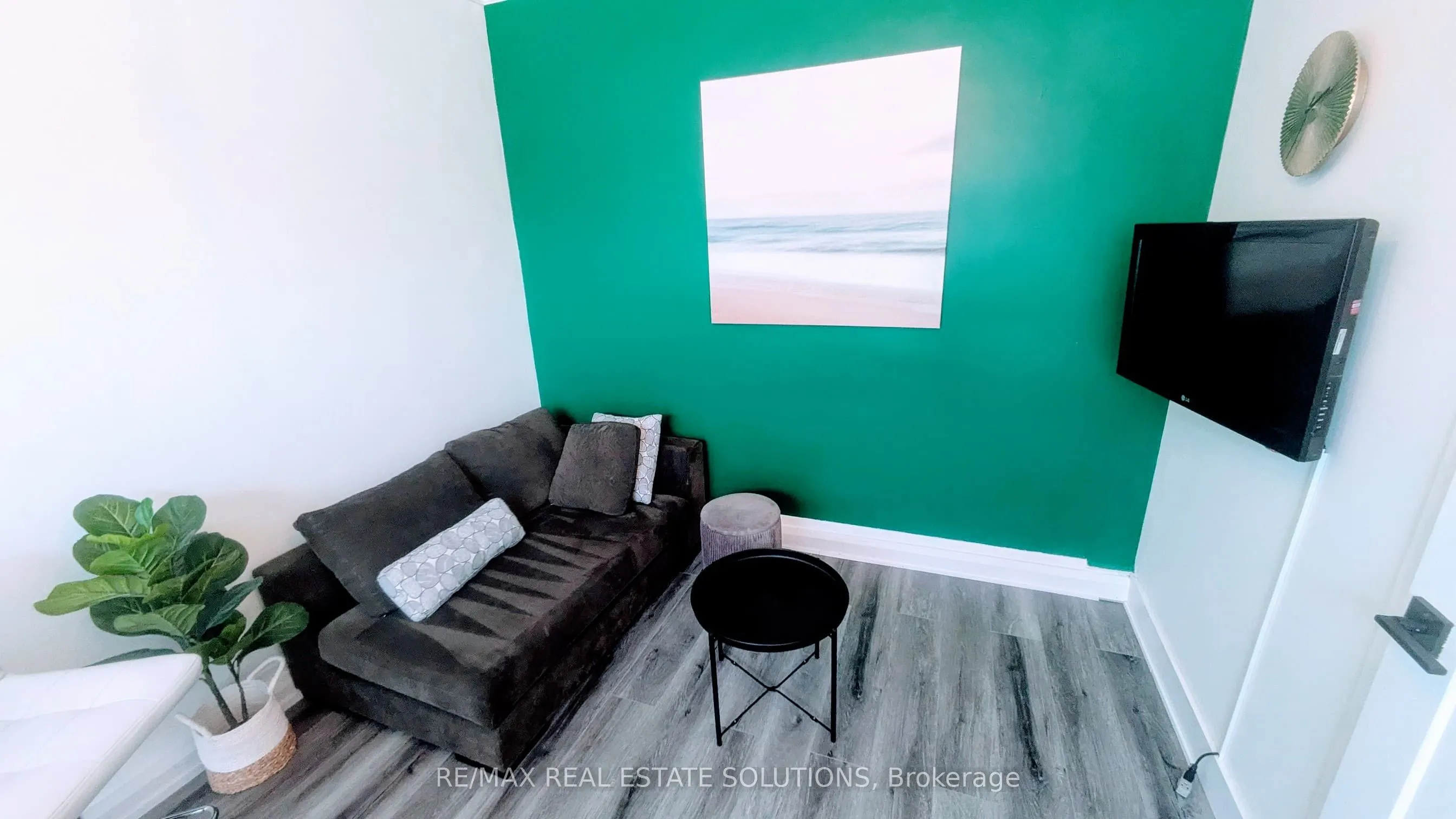 206 Bathurst Street, #Lower