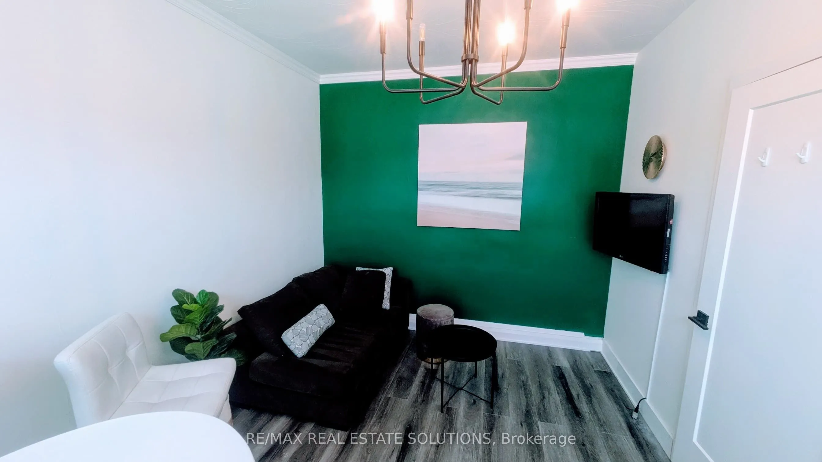 206 Bathurst Street, #Lower