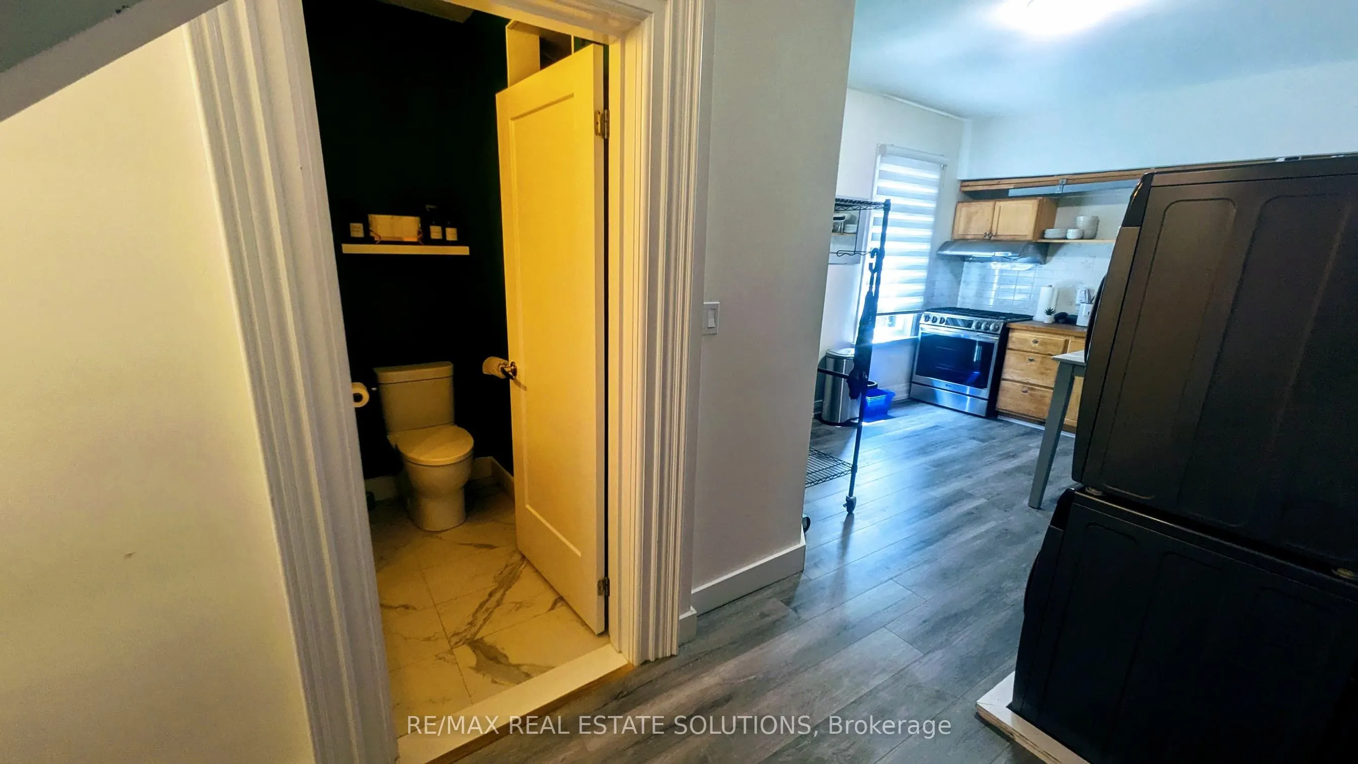 206 Bathurst Street, #Lower
