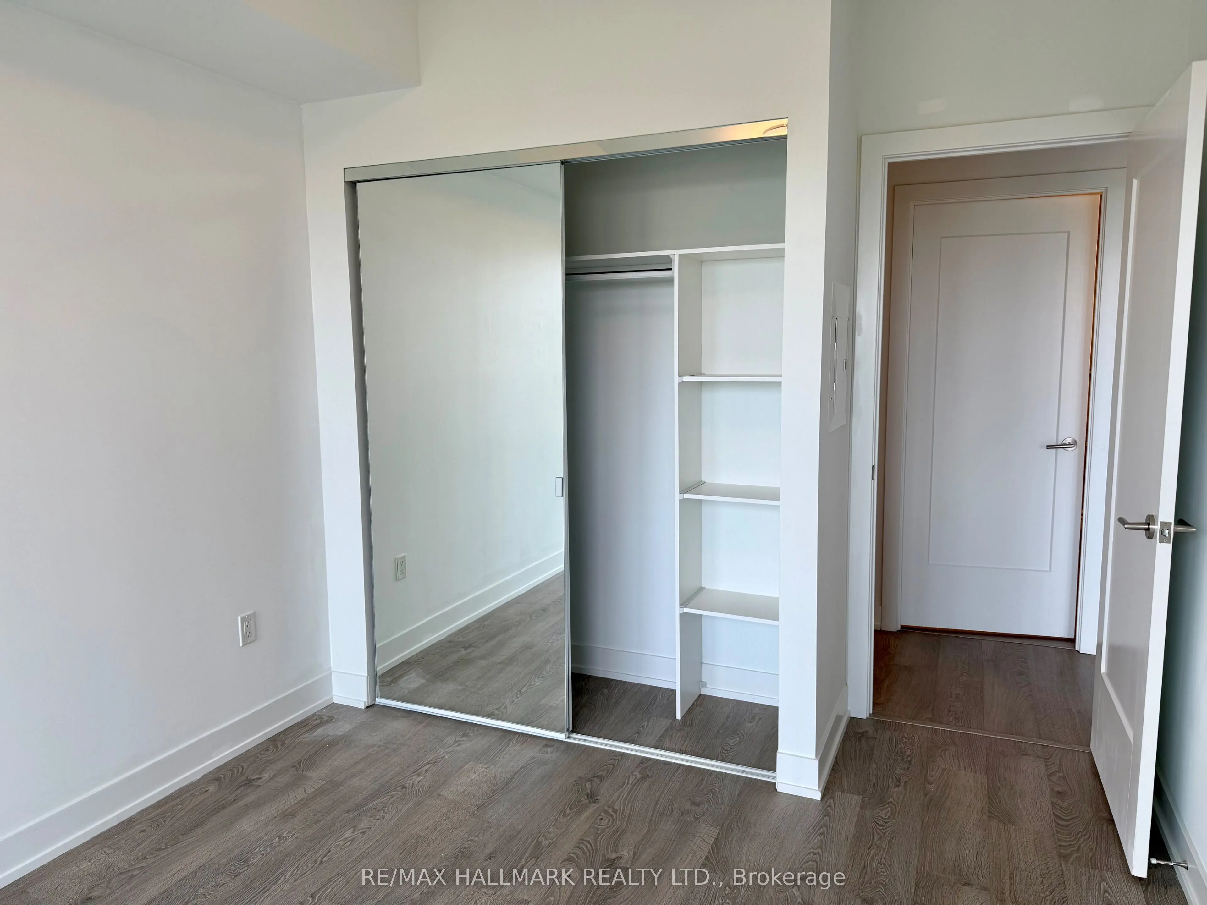 30 Inn on the Park Drive, #1106