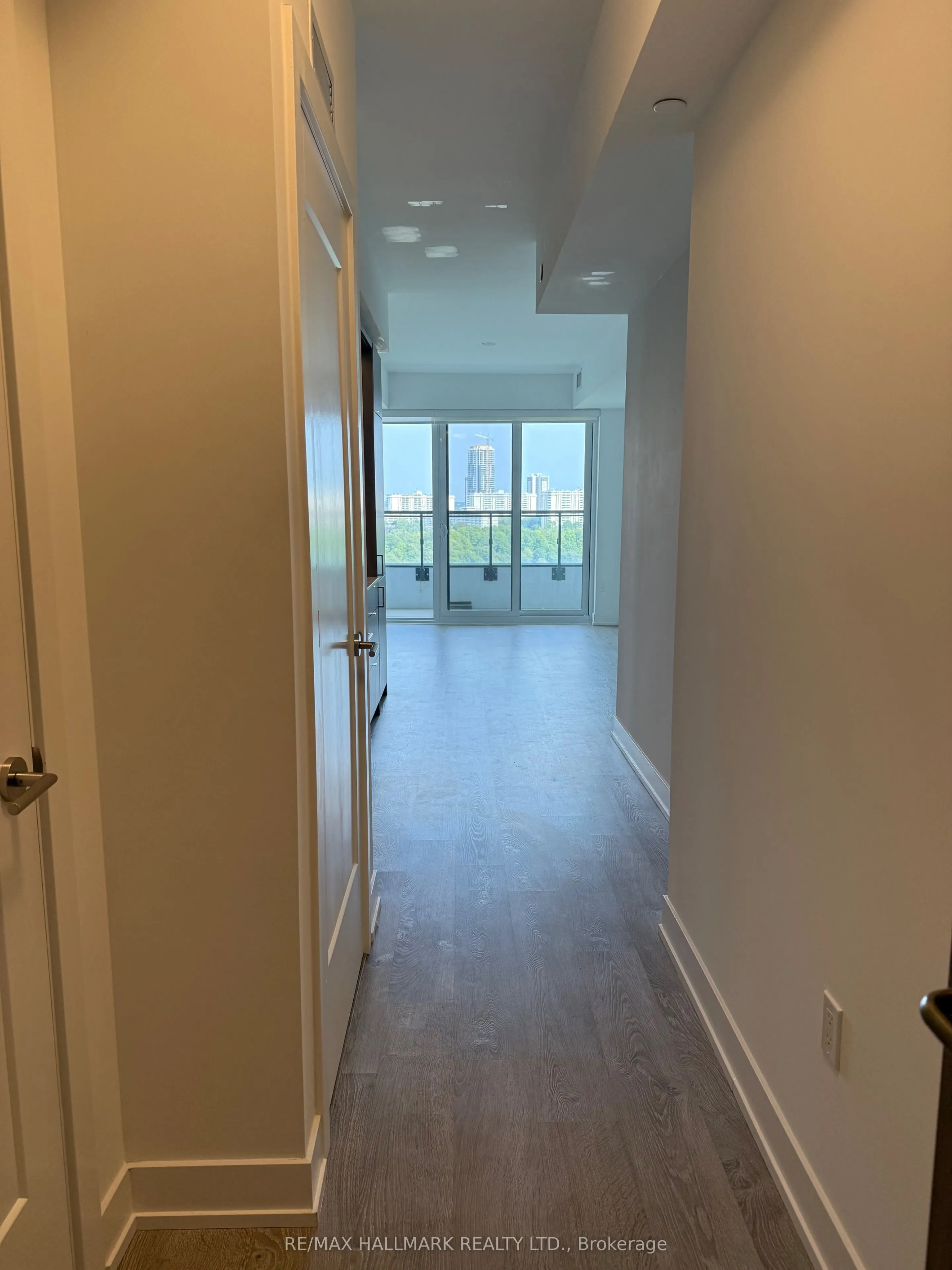 30 Inn on the Park Drive, #1106