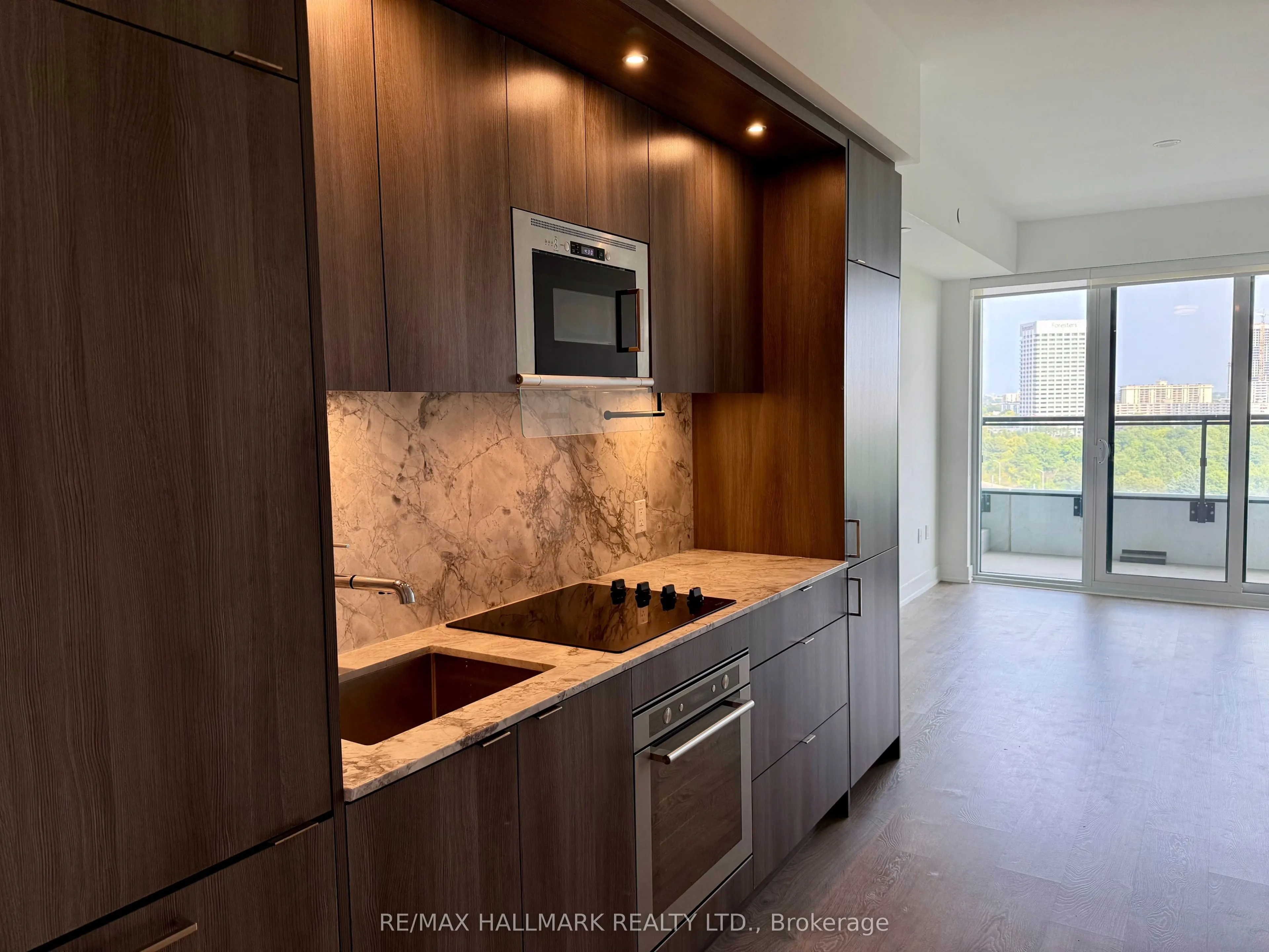 30 Inn on the Park Drive, #1106
