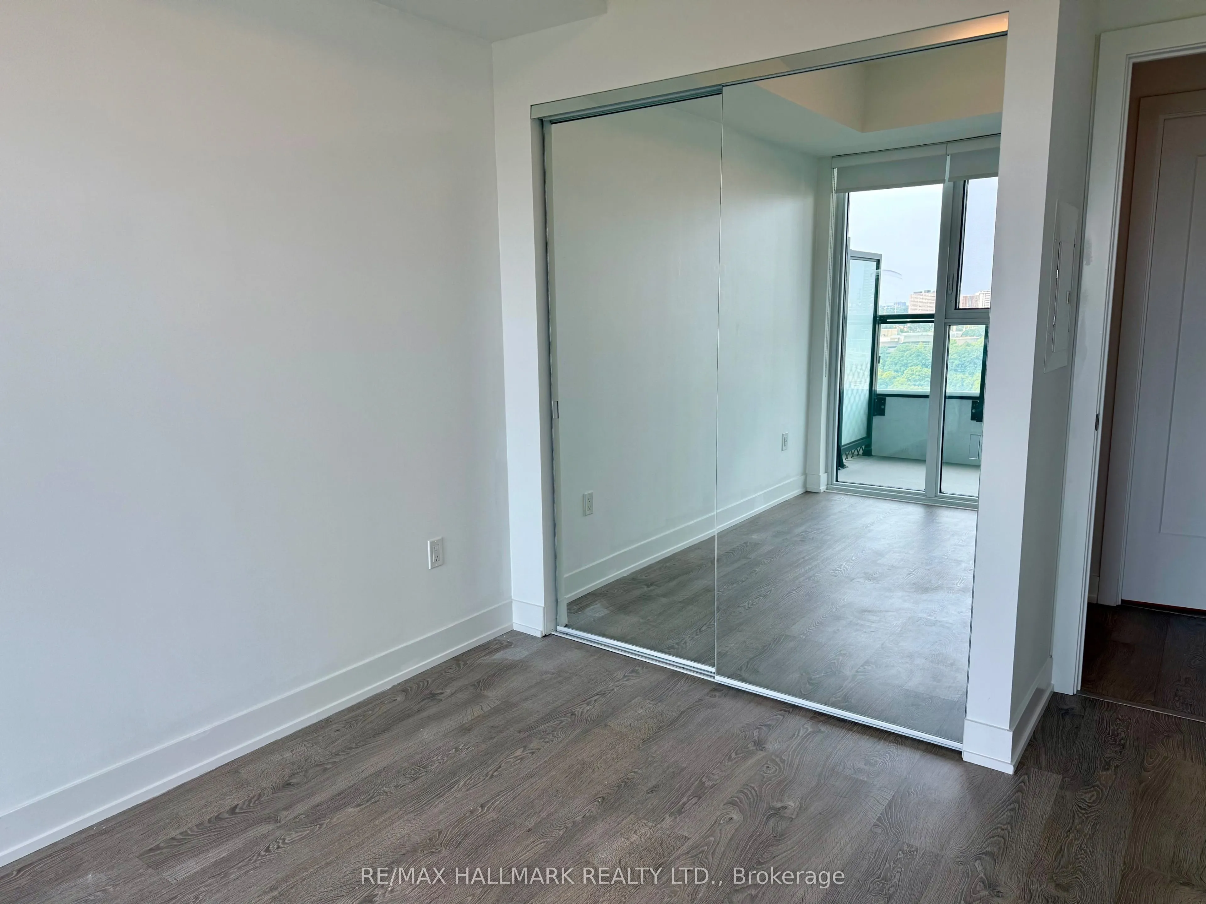 30 Inn on the Park Drive, #1106