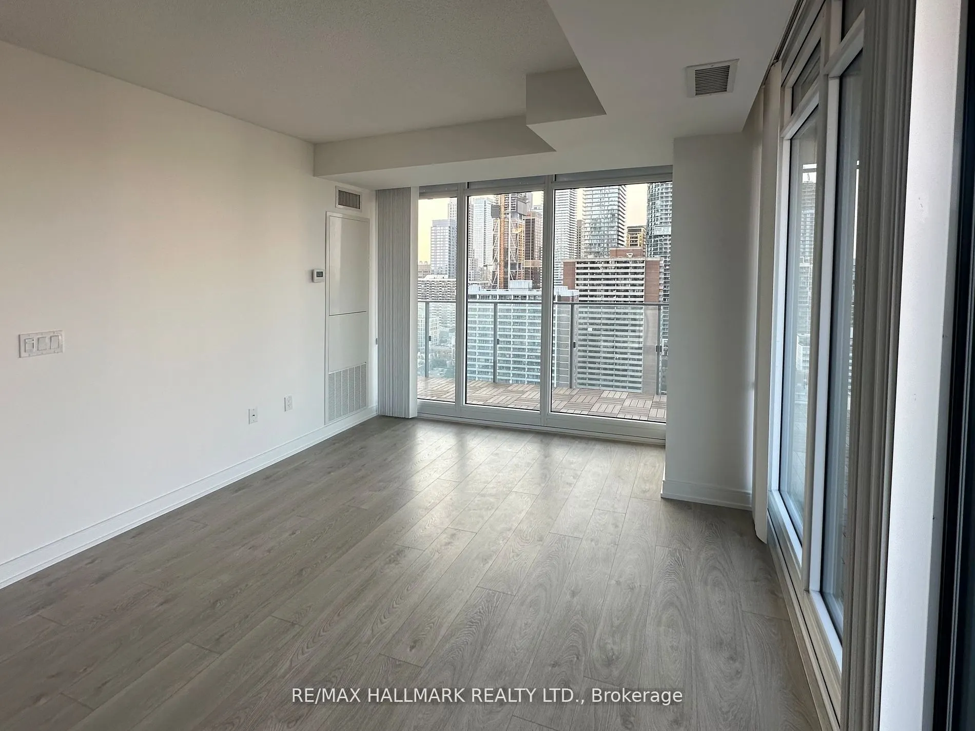 50 Wellesley Street E, #2904