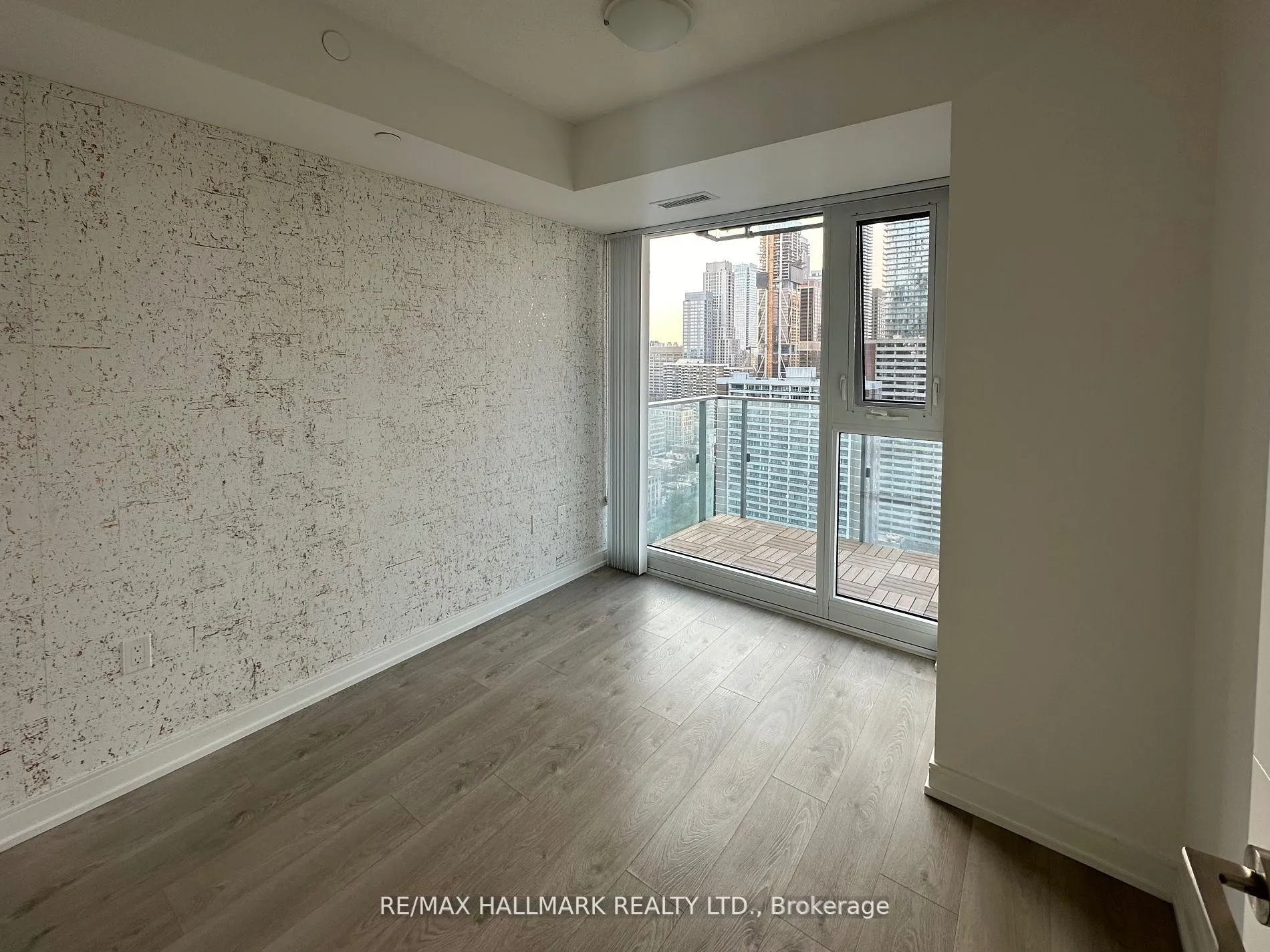 50 Wellesley Street E, #2904