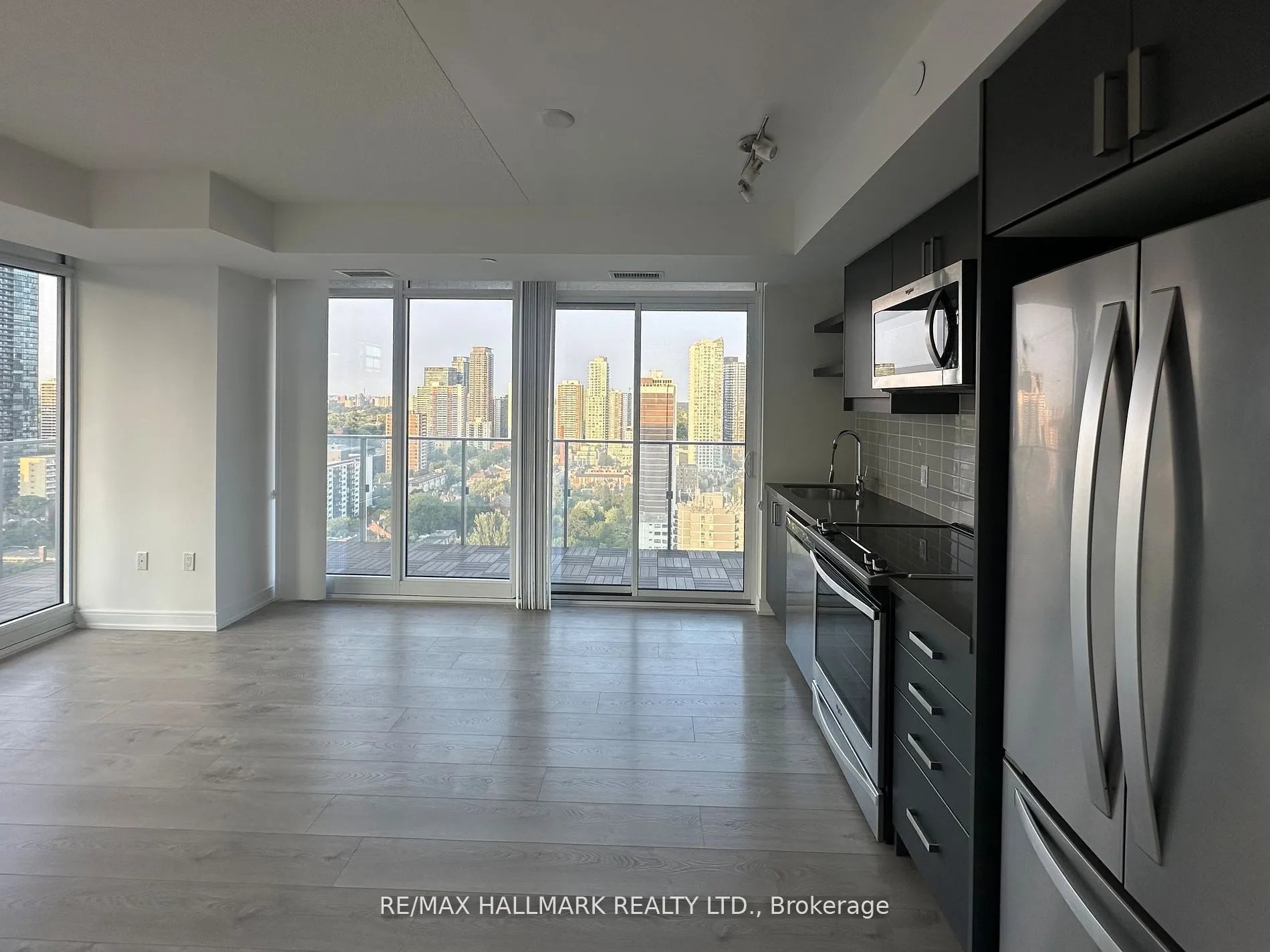 50 Wellesley Street E, #2904
