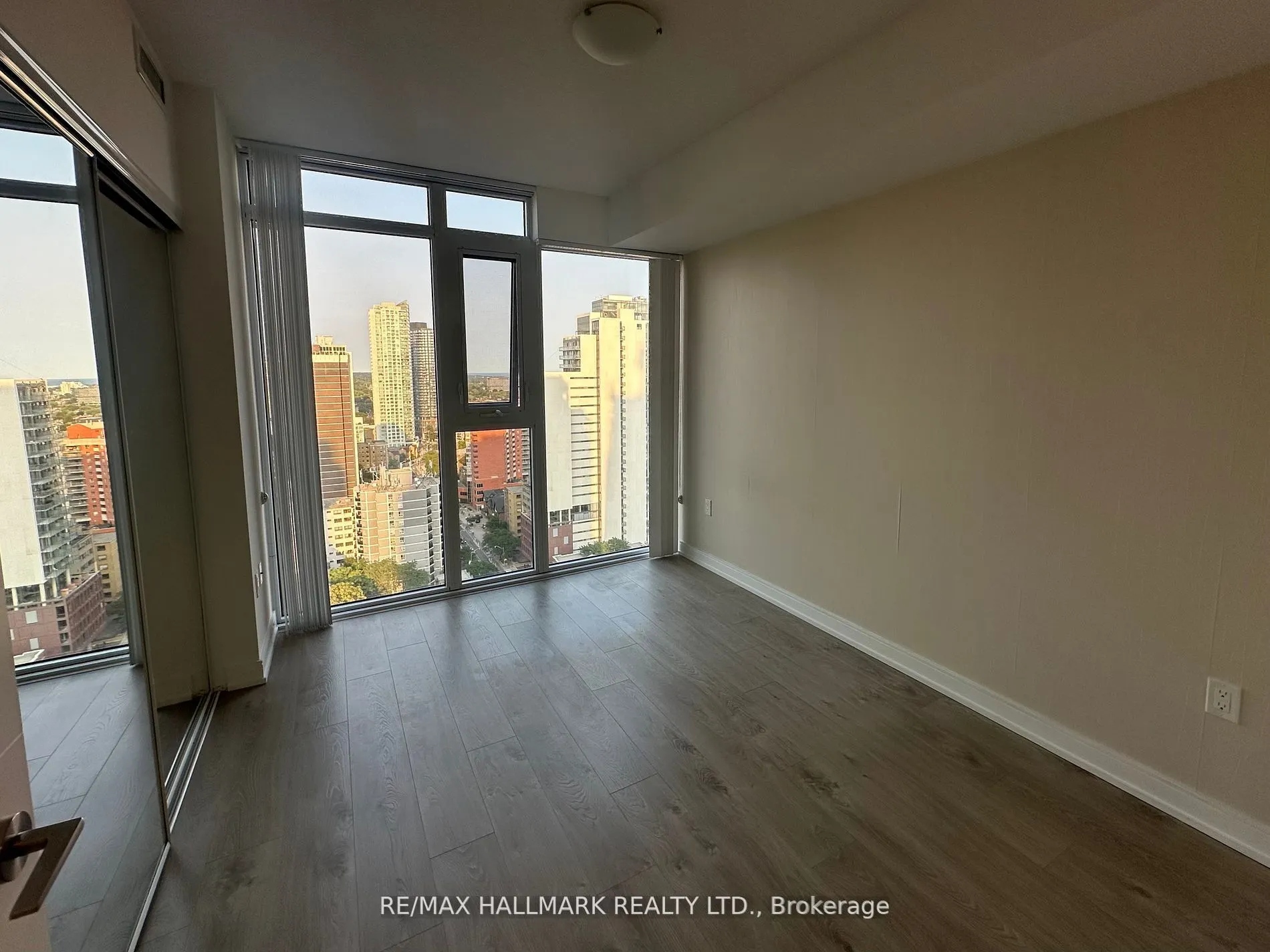 50 Wellesley Street E, #2904