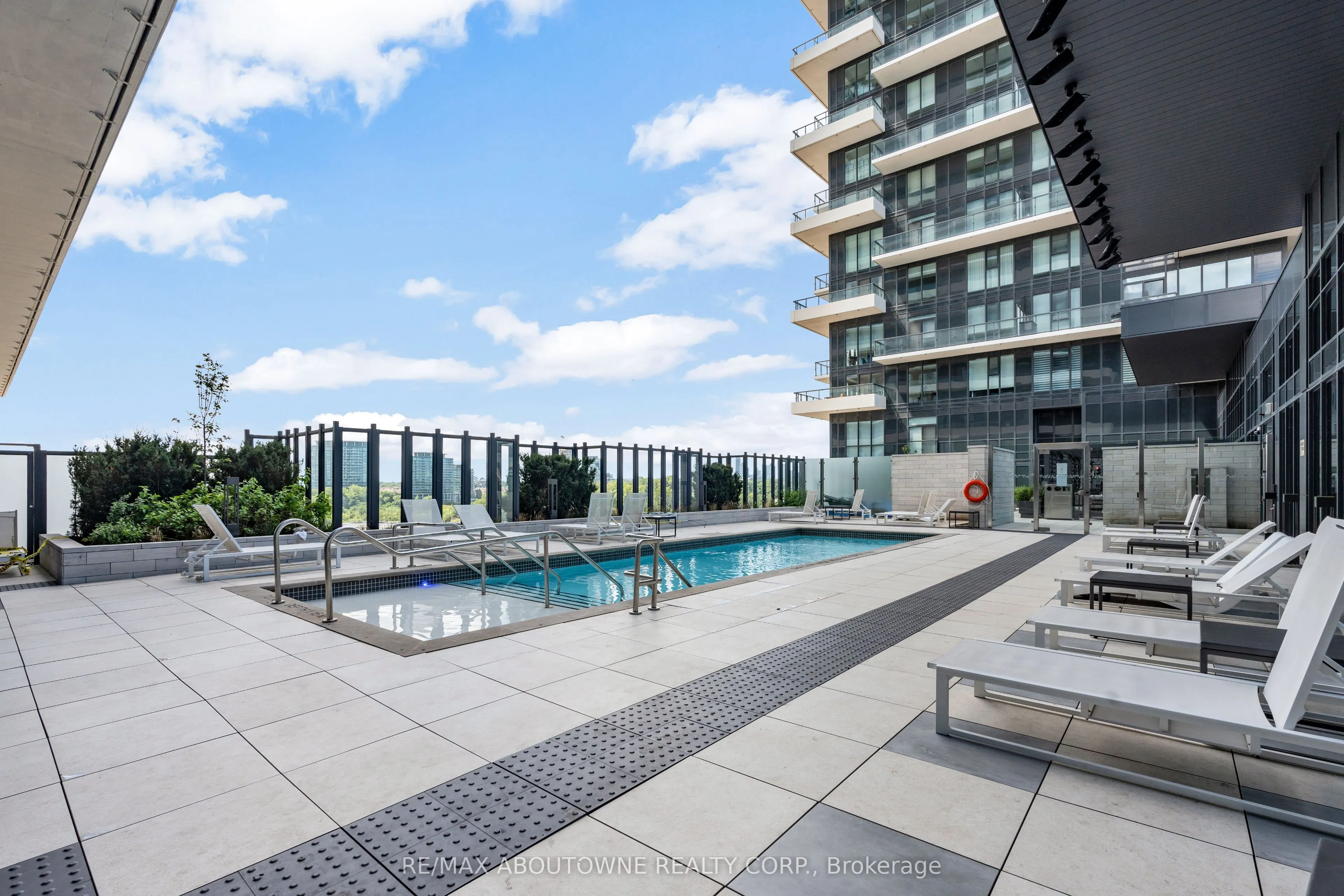 30 Inn On The Park Drive, #2608