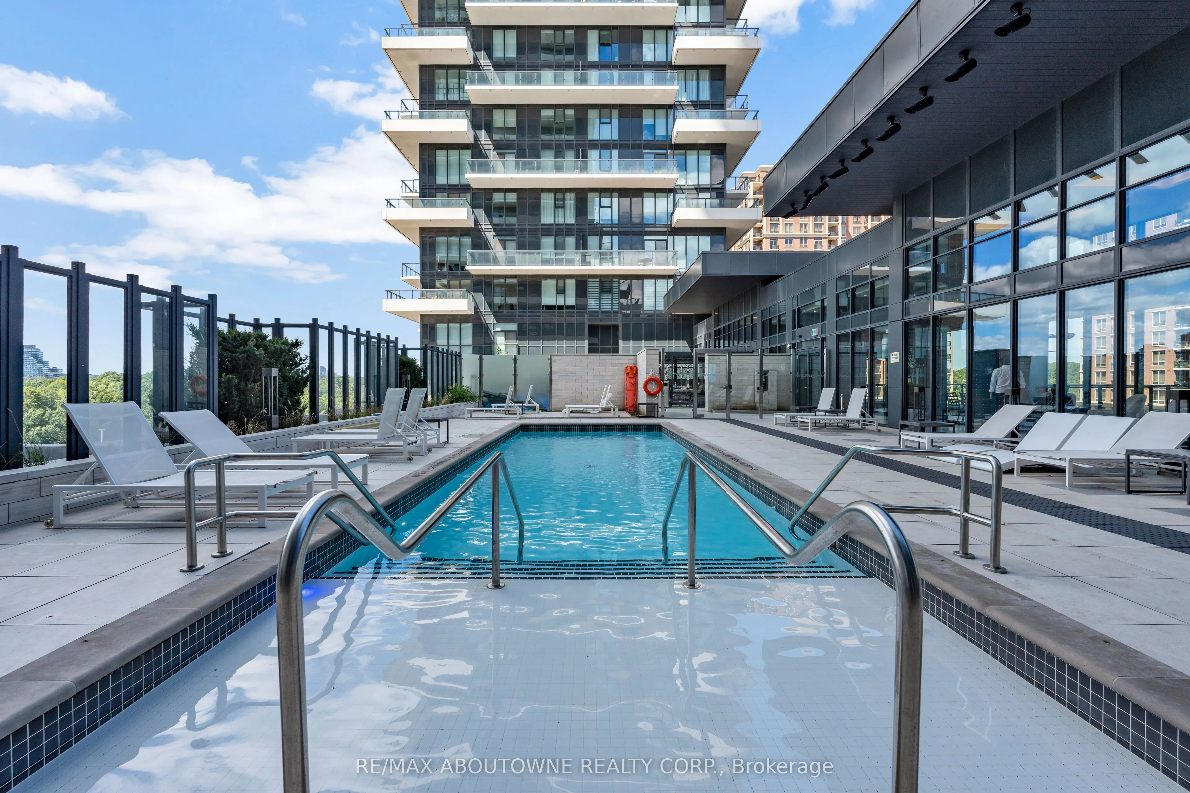 30 Inn On The Park Drive, #2608