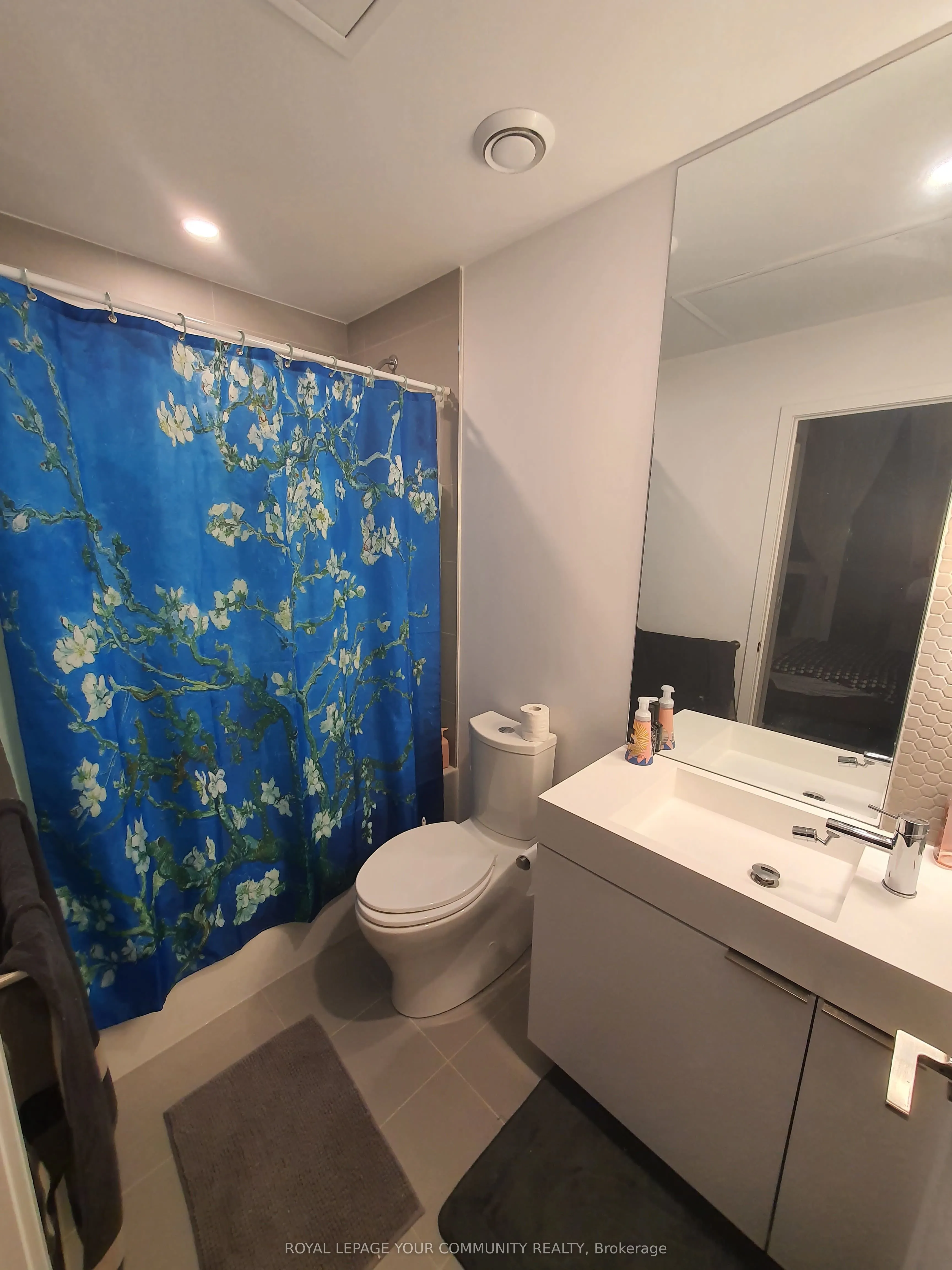 33 Helendale Avenue, #715