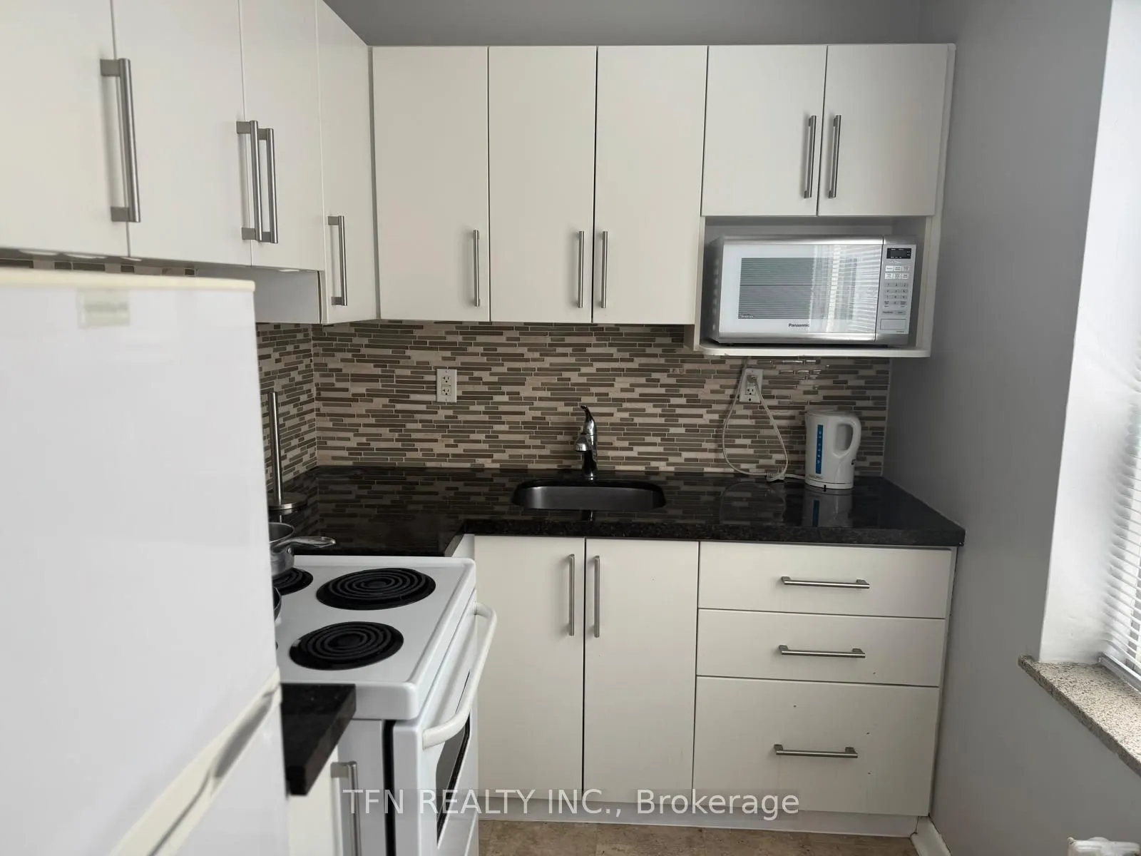 1112 Avenue Road, #102