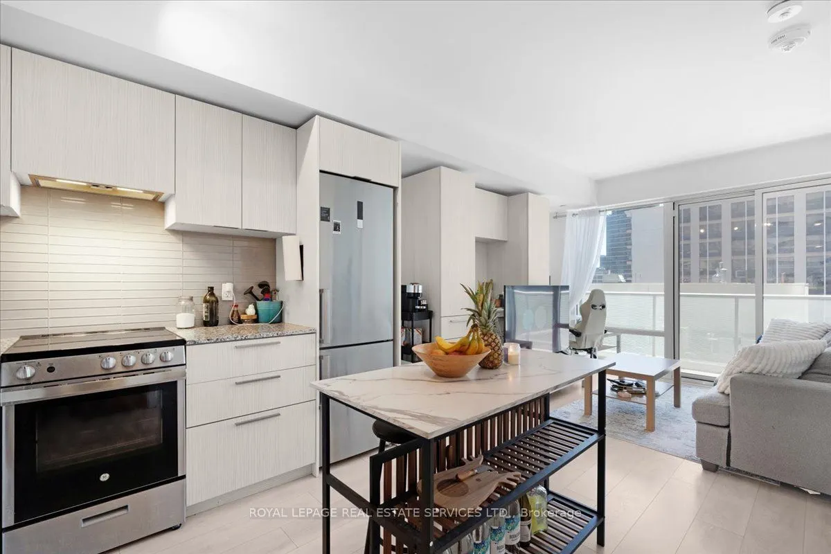 501 Yonge Street, #911