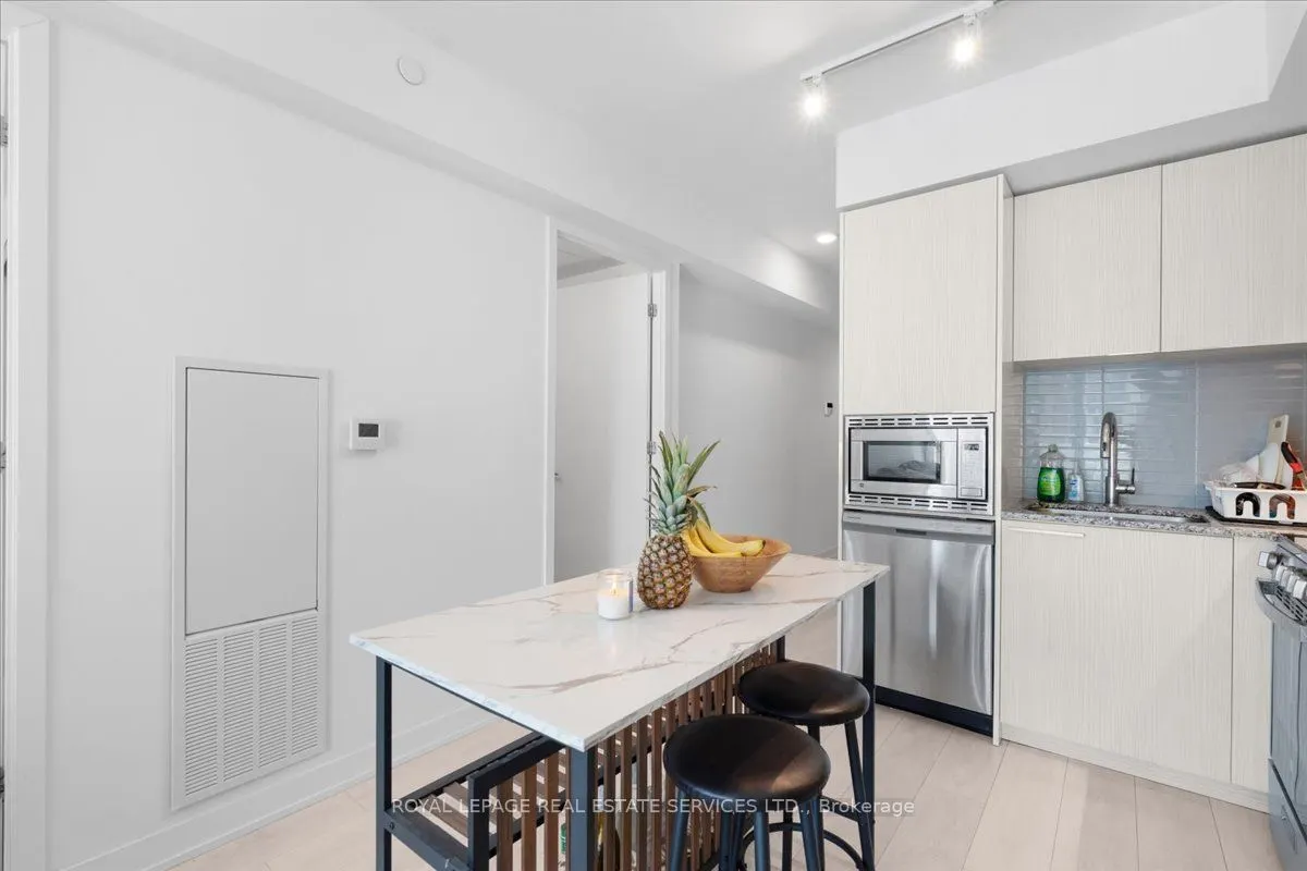 501 Yonge Street, #911