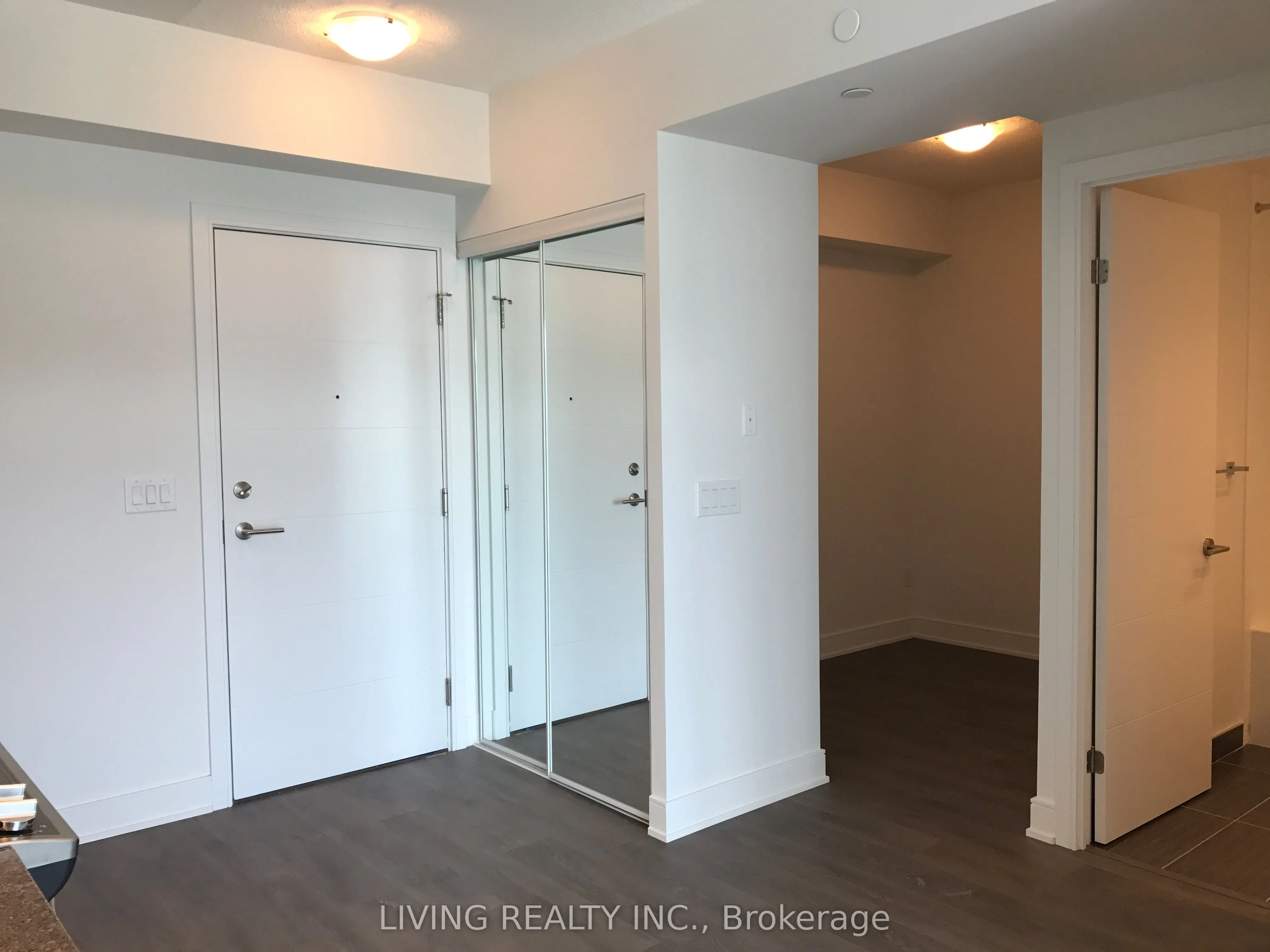 525 Adelaide Street W, #1826