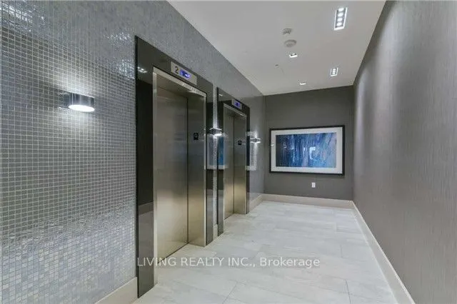 525 Adelaide Street W, #1826