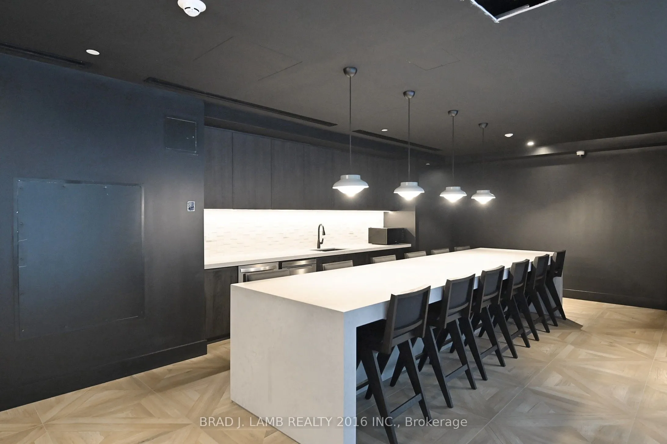 195 McCaul Street, #1511