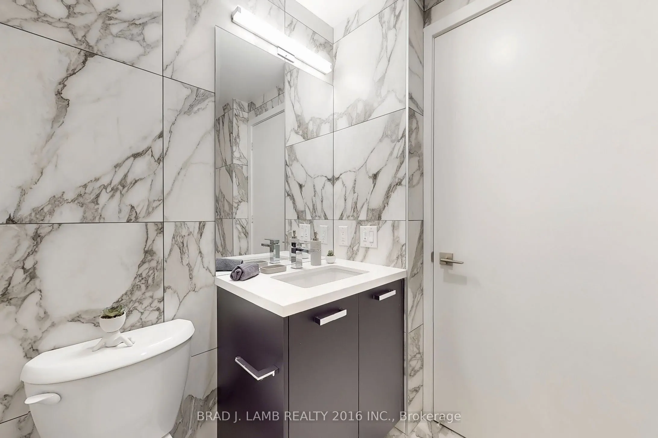 195 McCaul Street, #1511