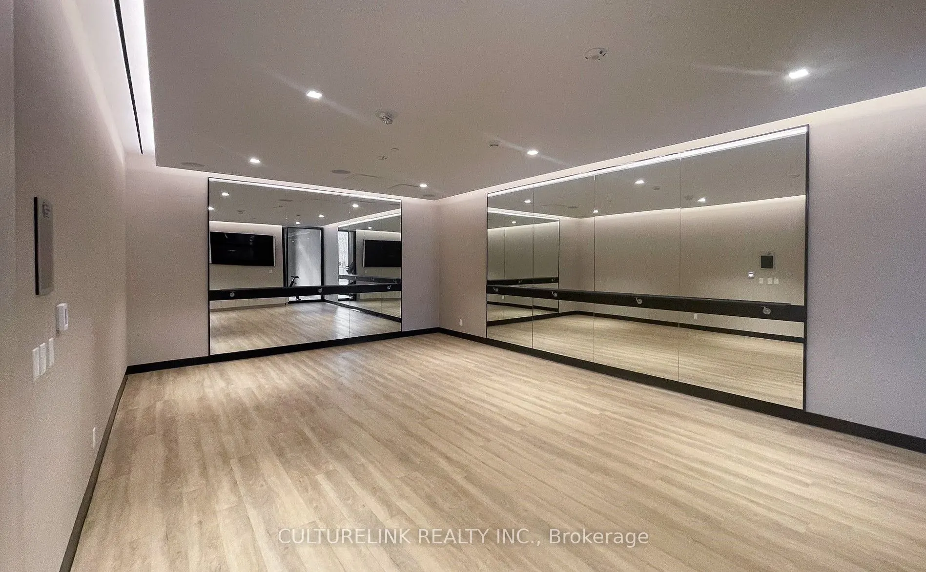 2020 Bathurst Street N, #1111