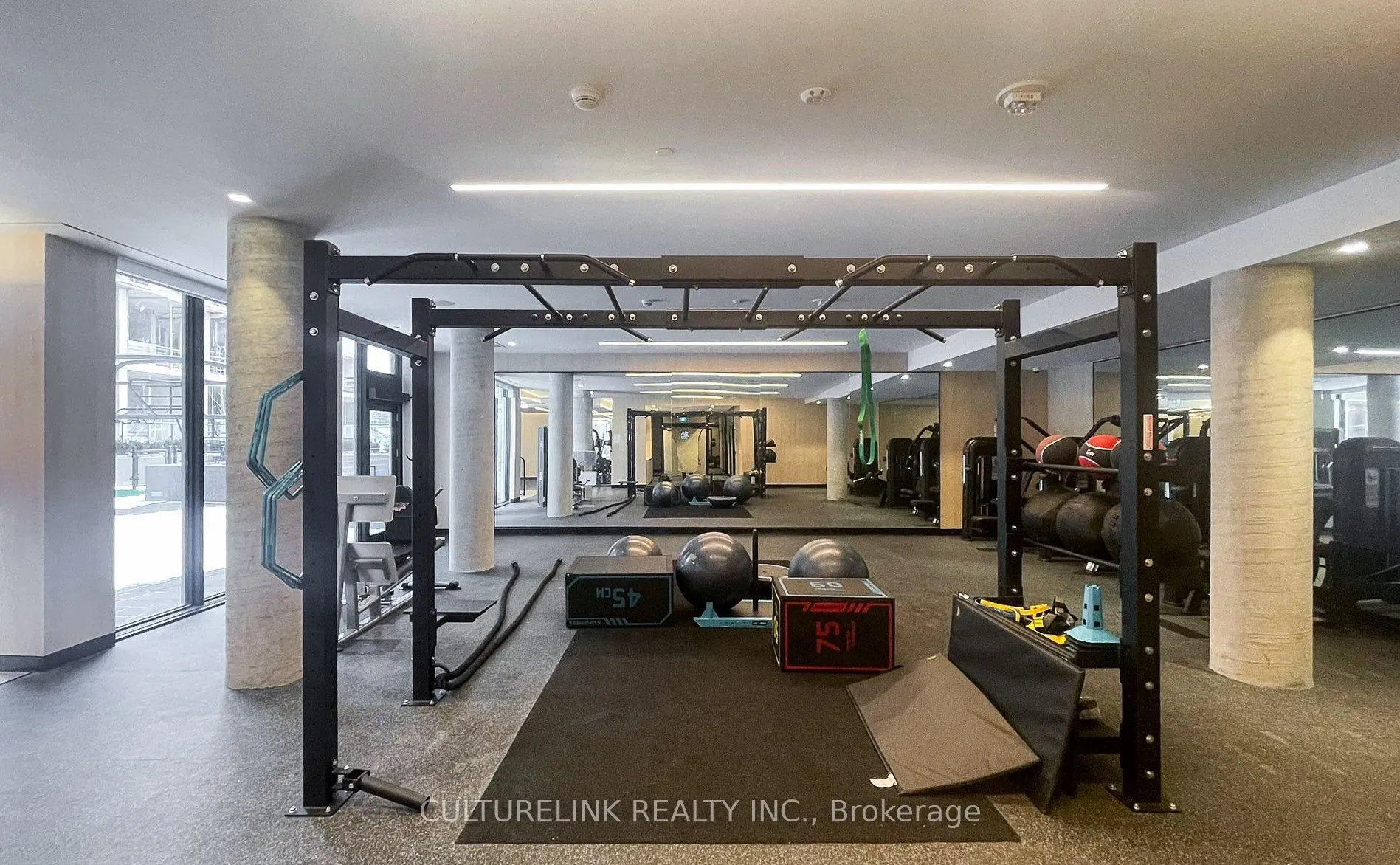2020 Bathurst Street N, #1111