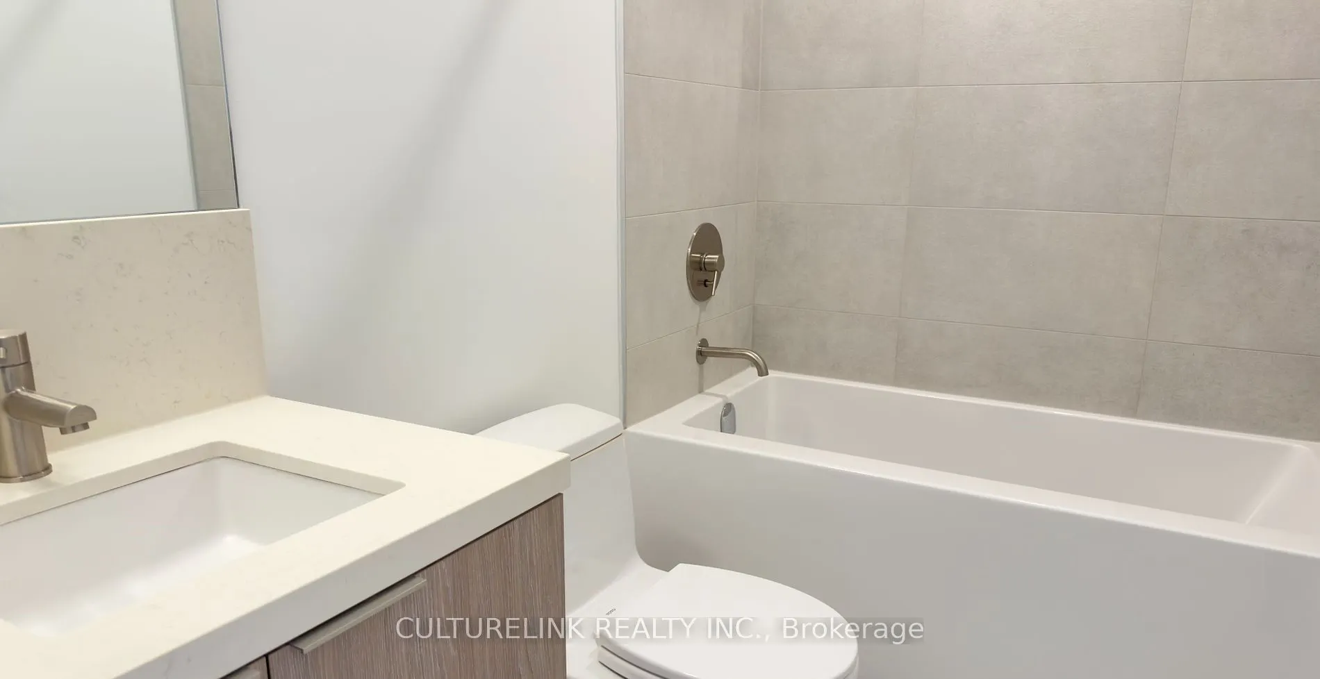 2020 Bathurst Street N, #1111