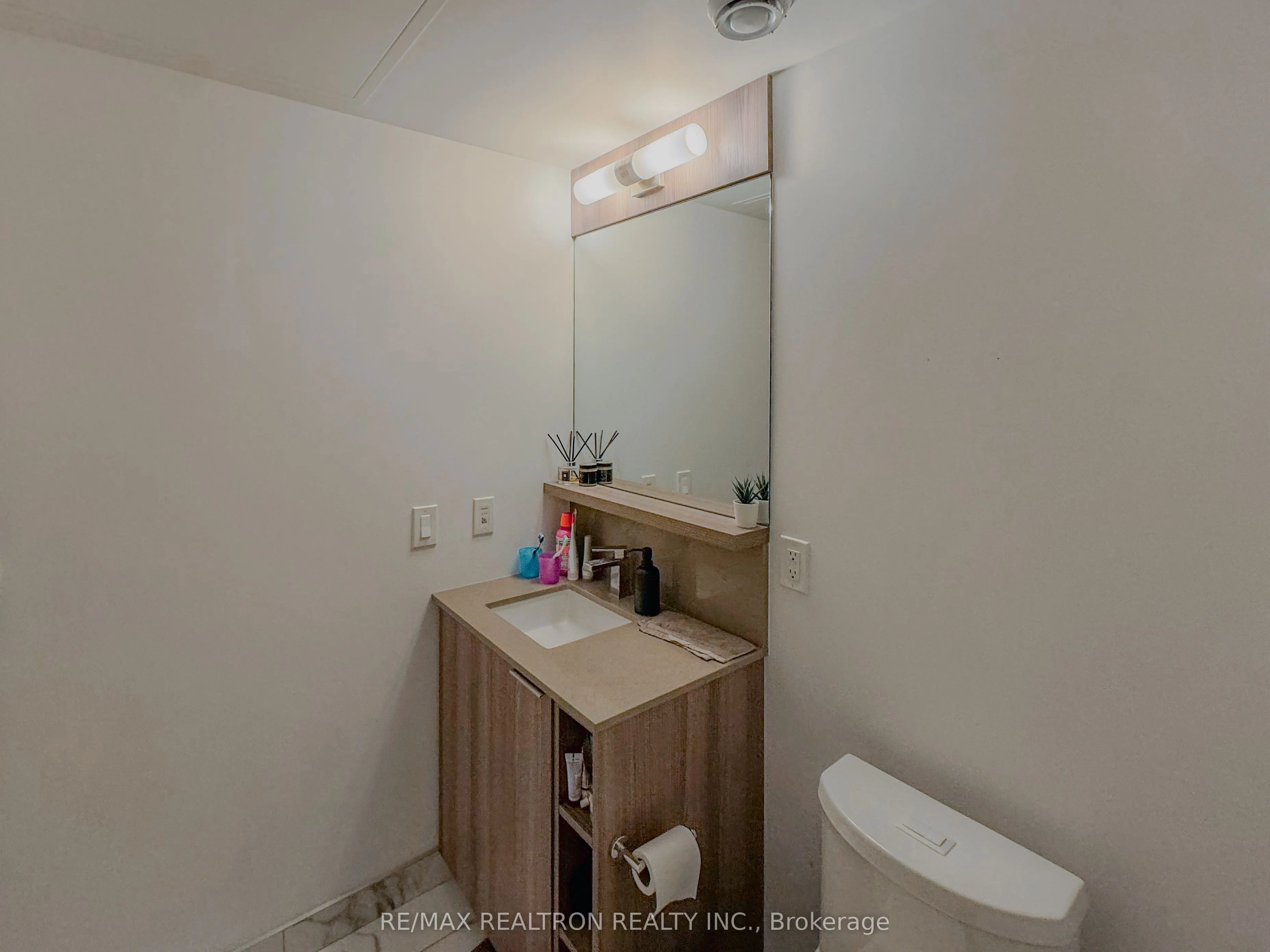 85 Wood Street, #4017