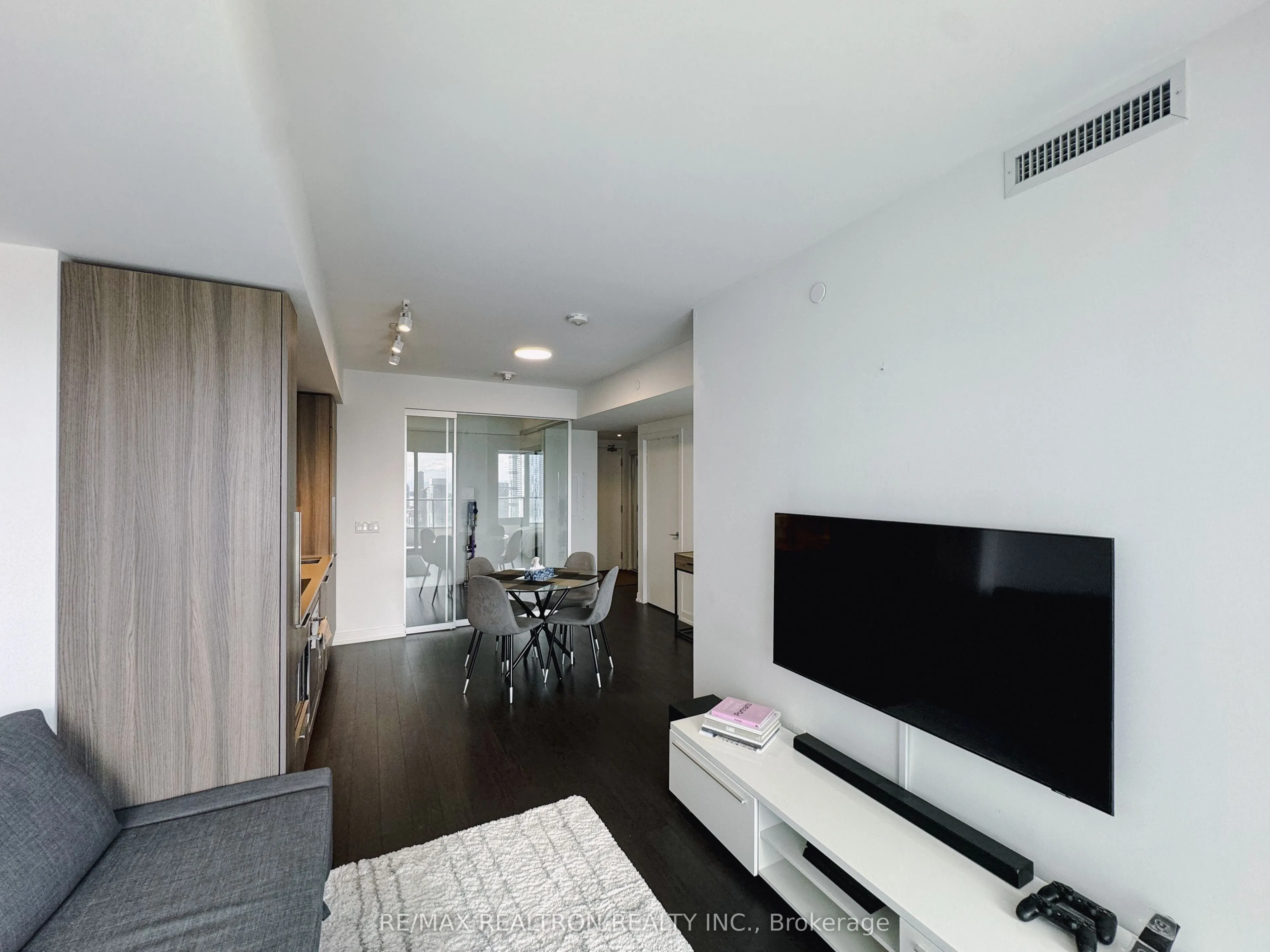 85 Wood Street, #4017