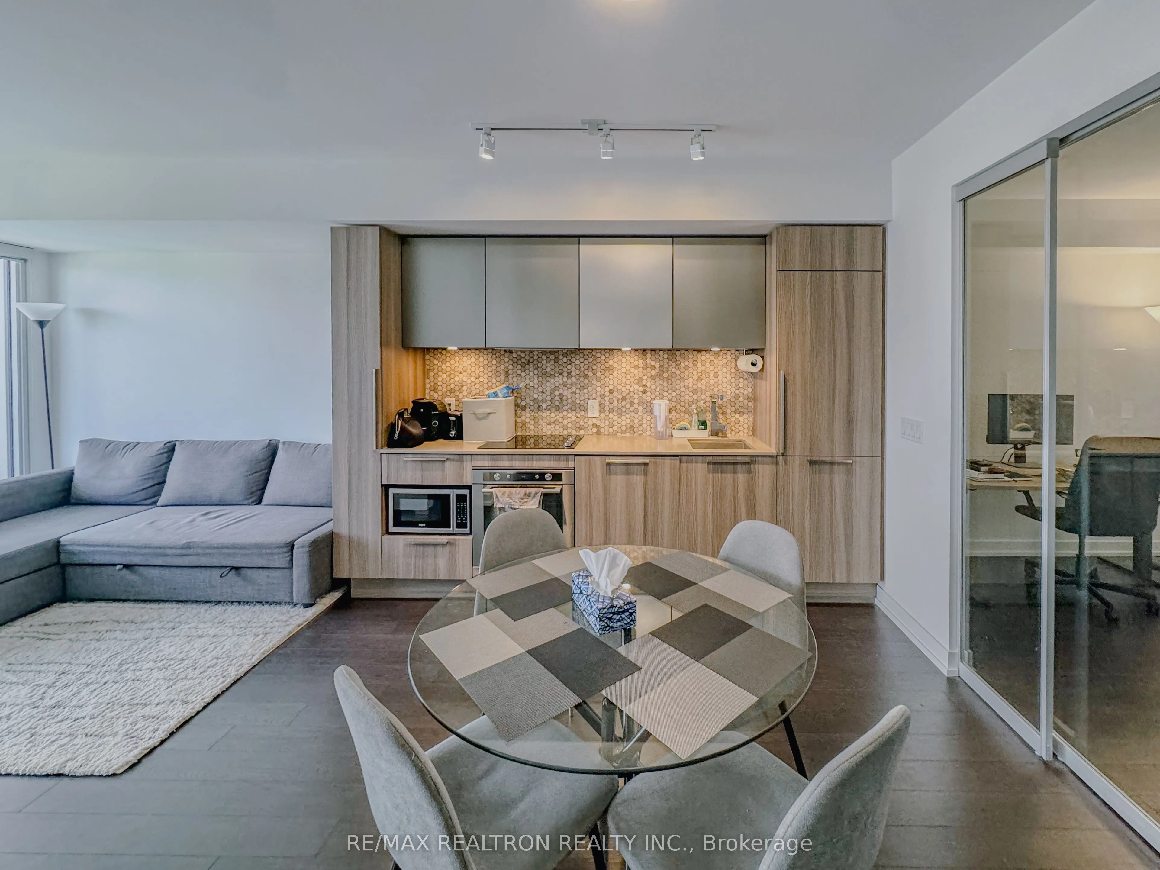85 Wood Street, #4017