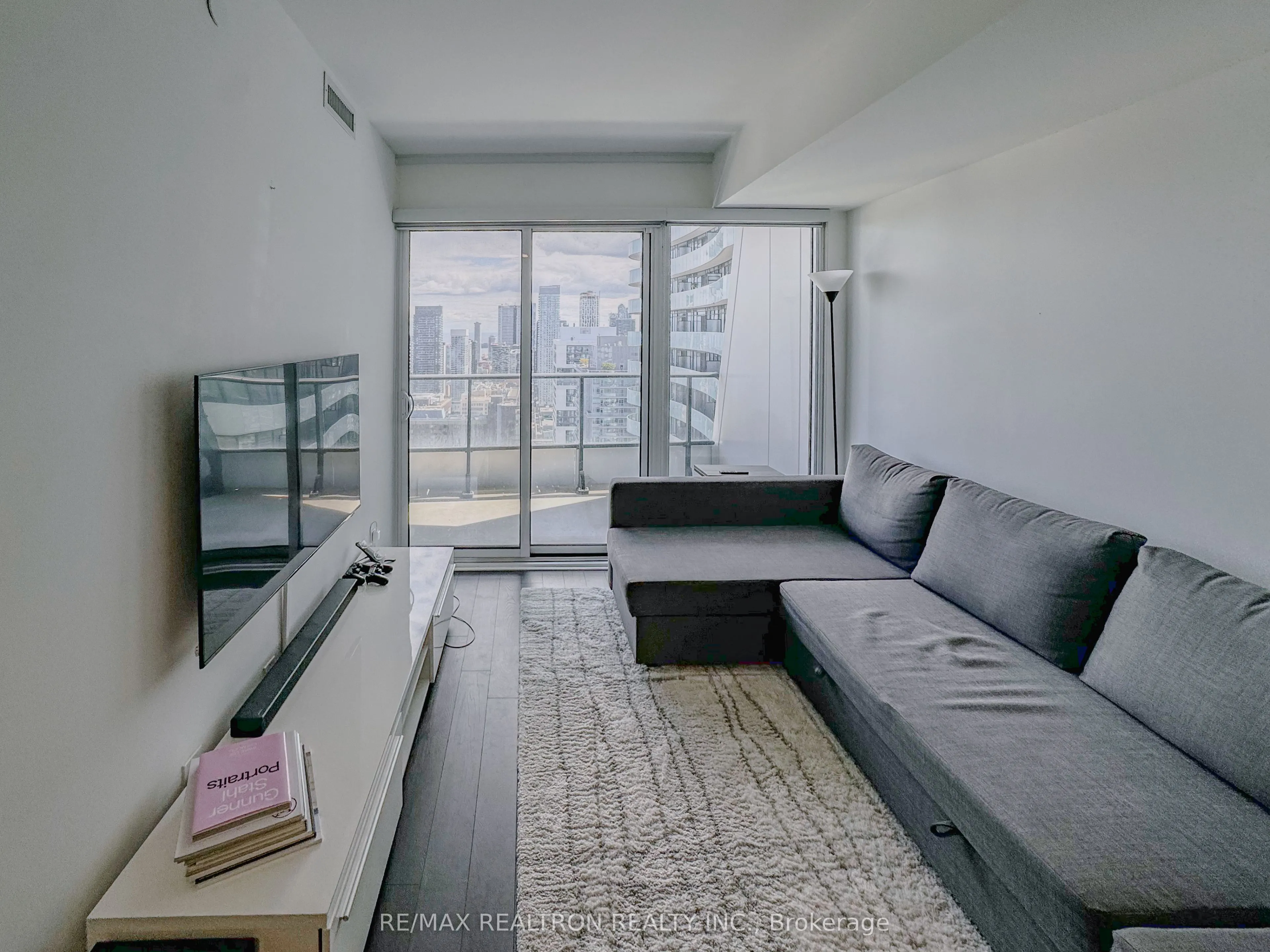 85 Wood Street, #4017