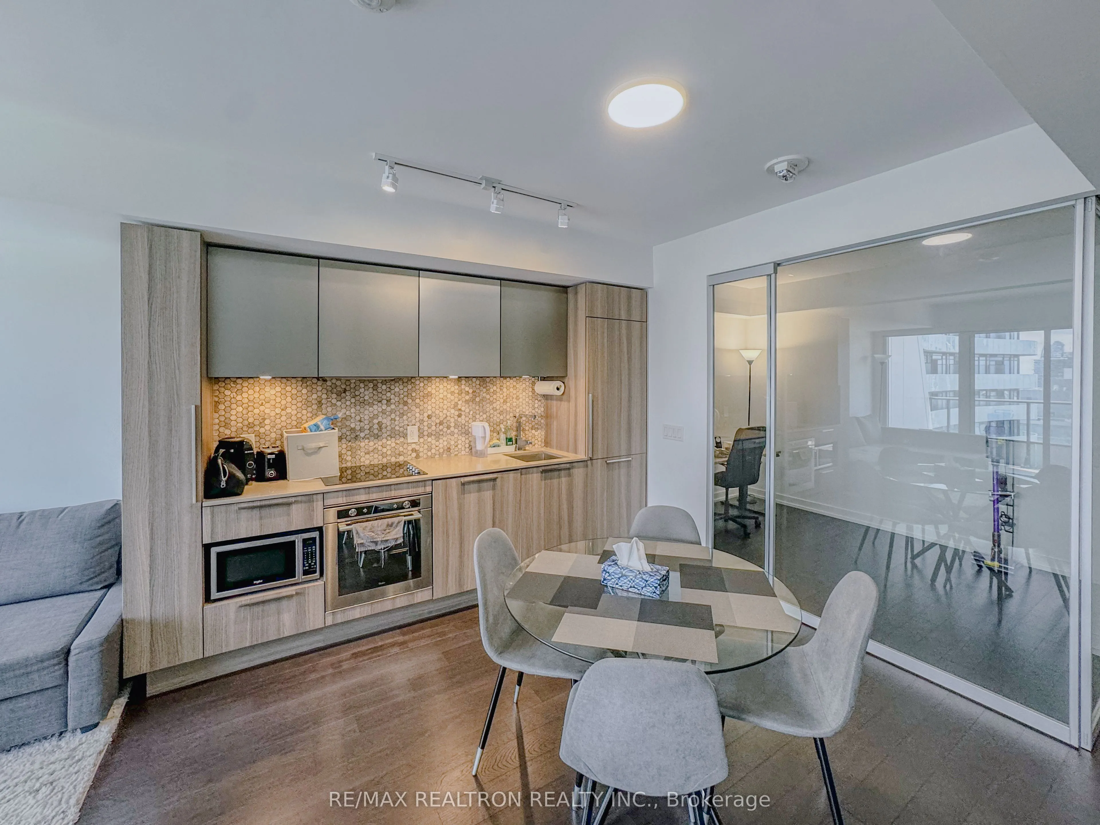 85 Wood Street, #4017