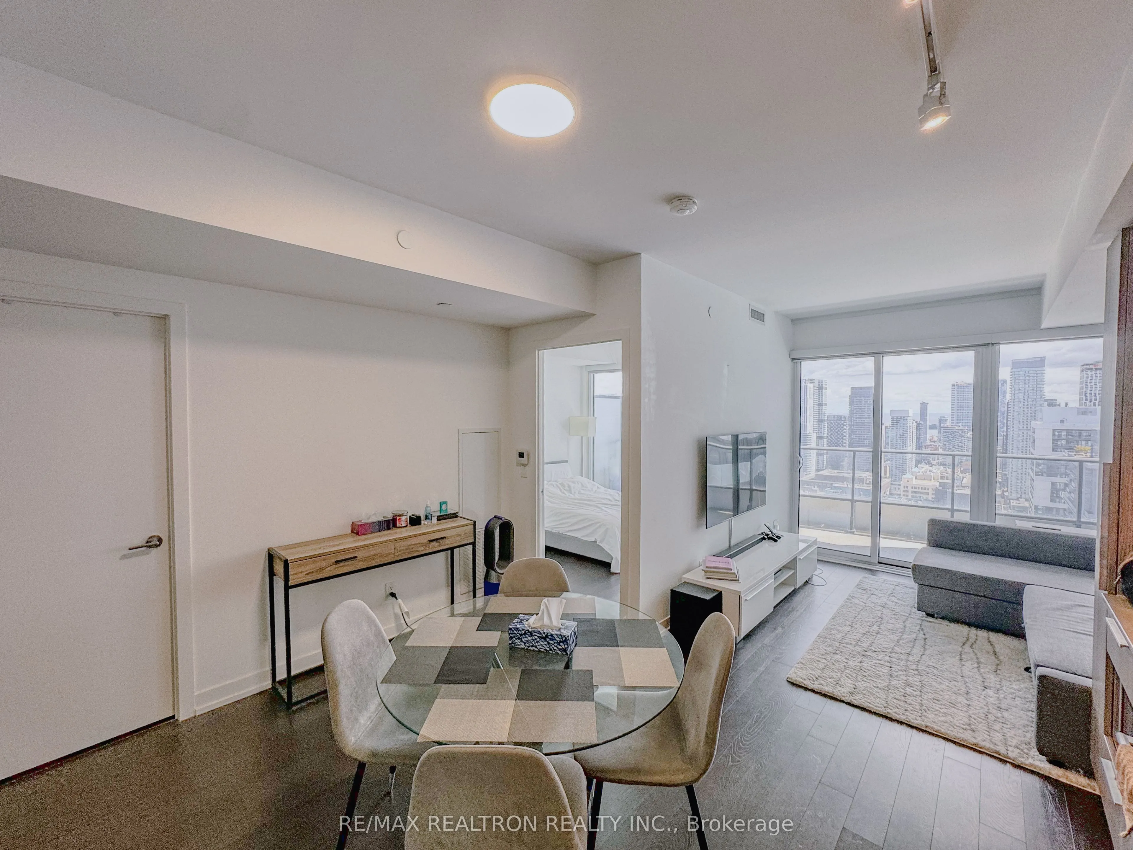 85 Wood Street, #4017