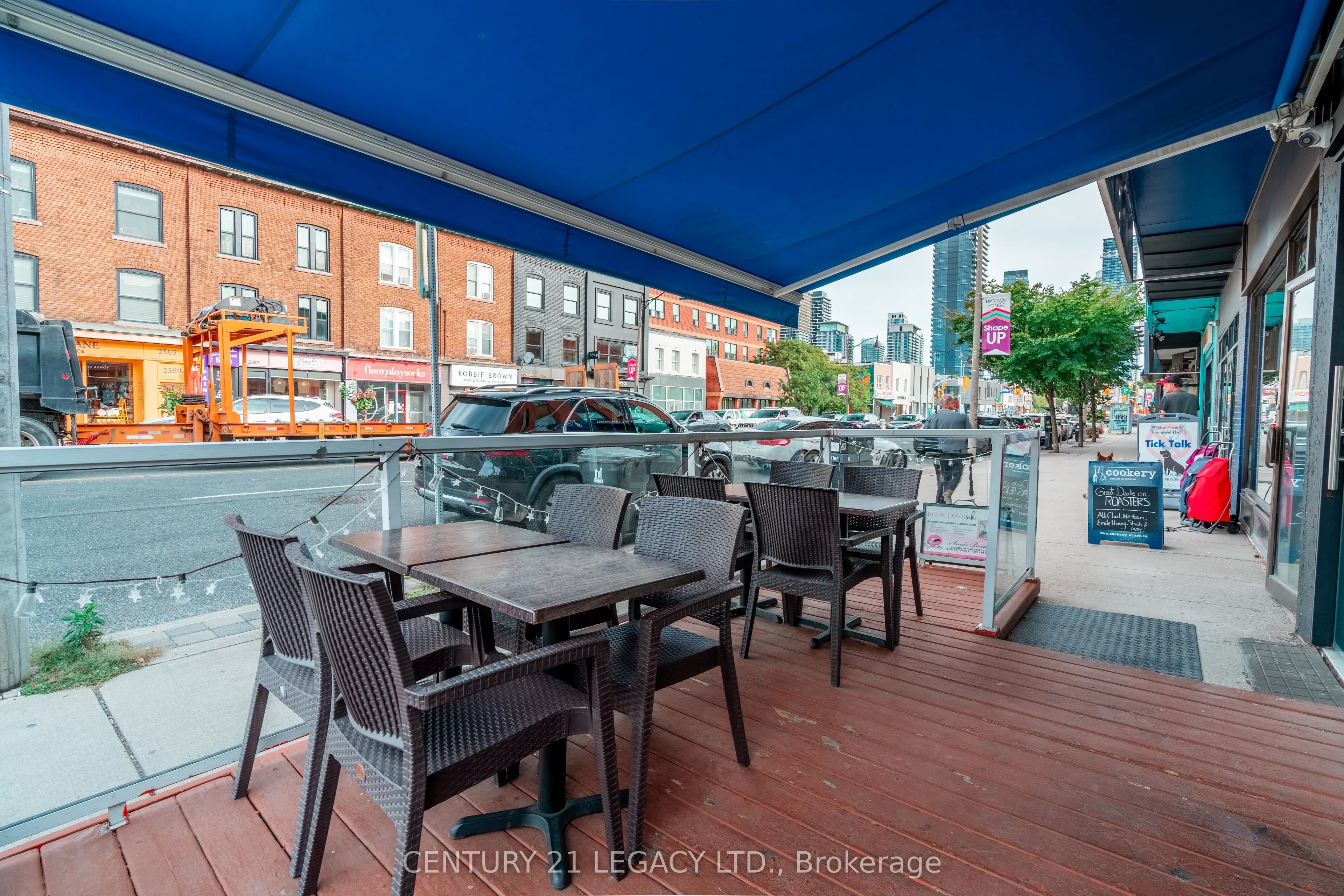 2590 Yonge Street