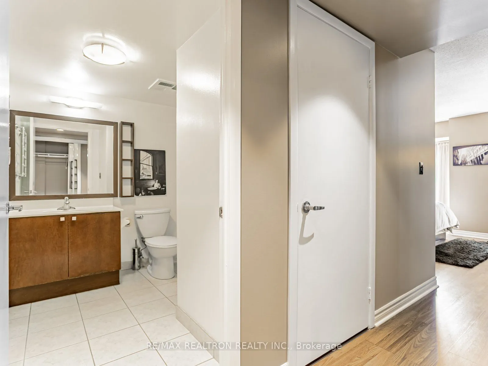 200 Victoria Street, #1518