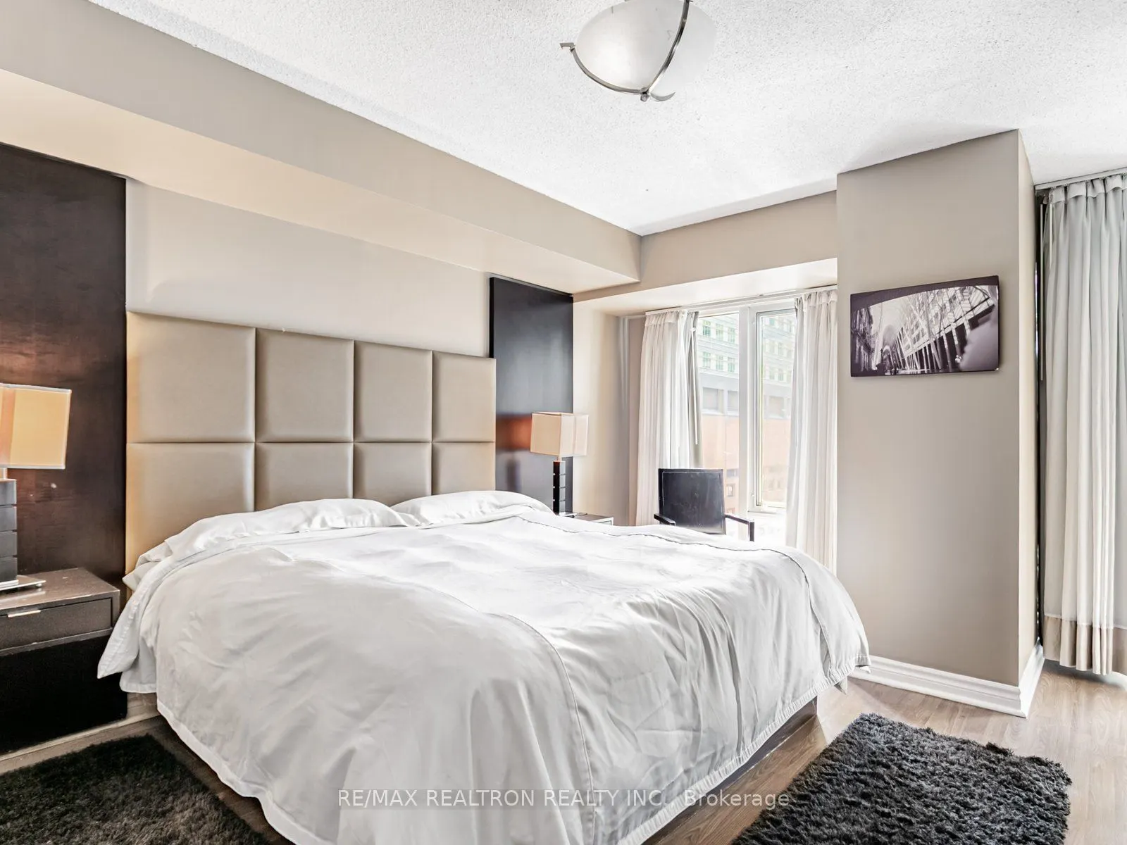 200 Victoria Street, #1518