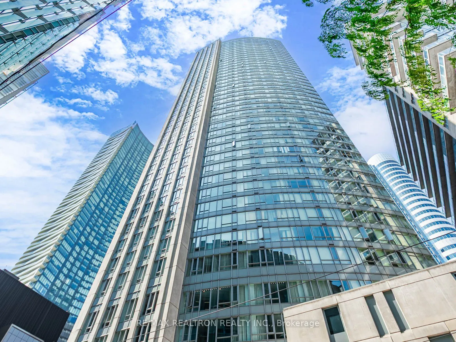 200 Victoria Street, #1518