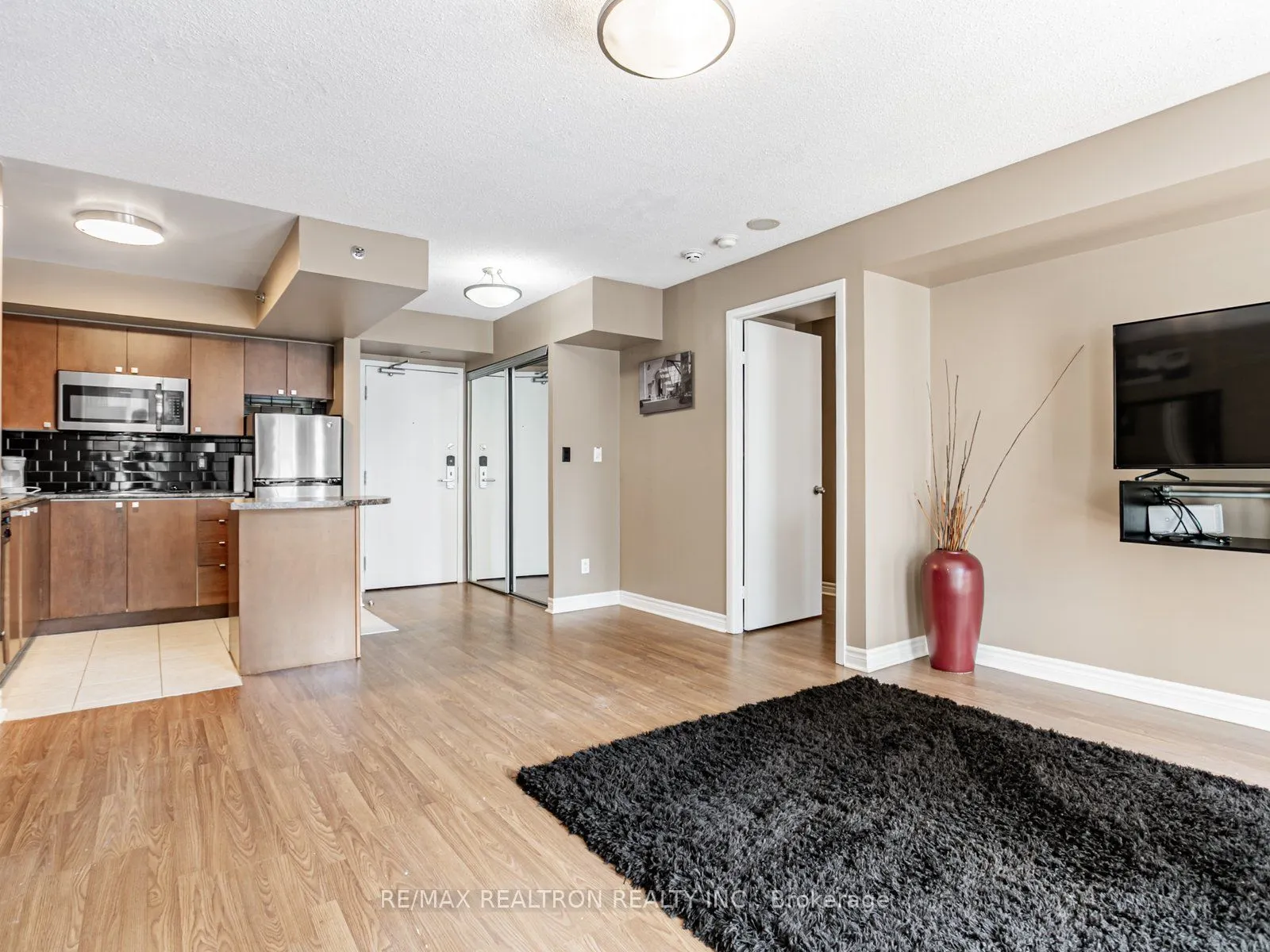 200 Victoria Street, #1518