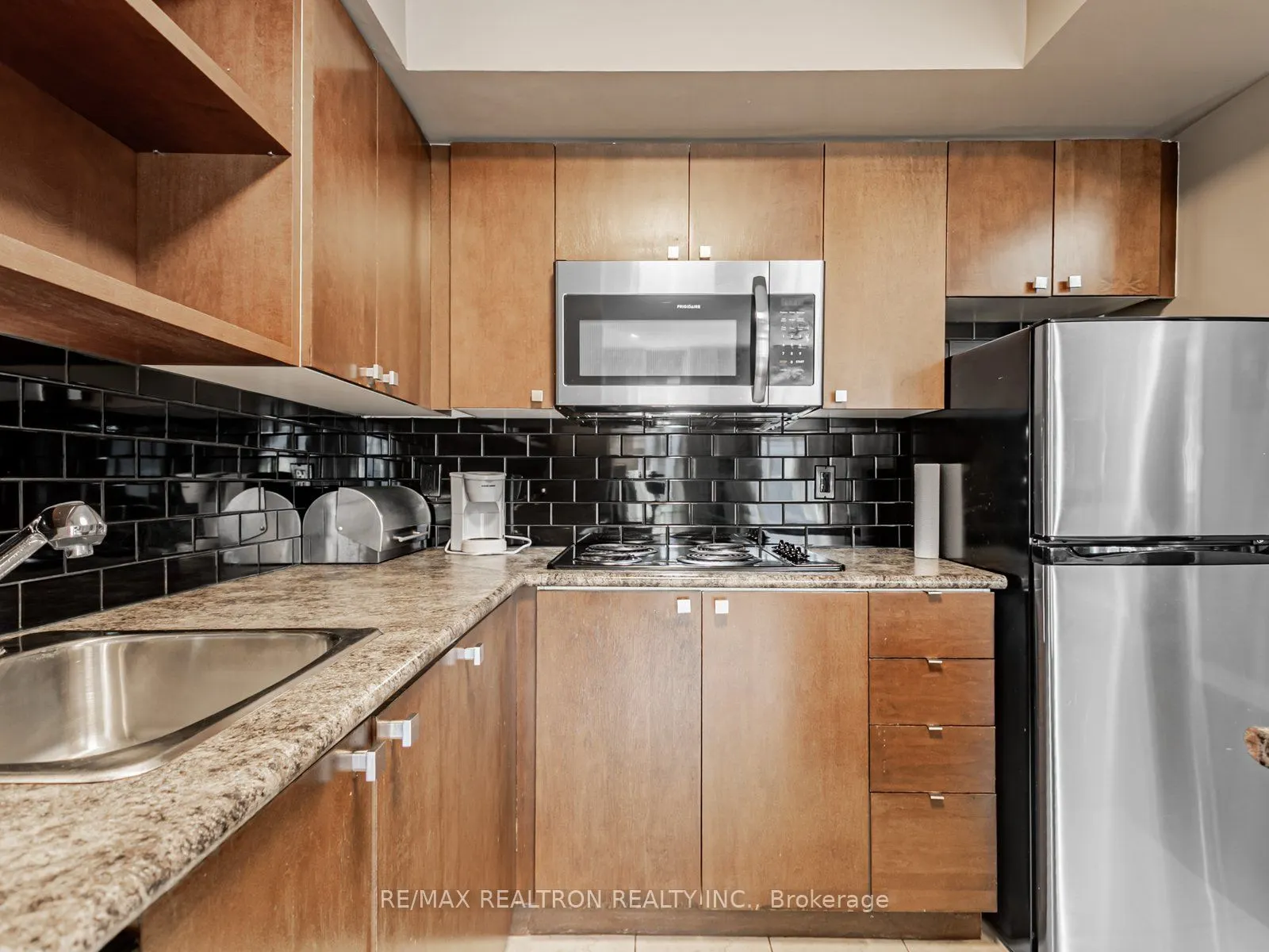 200 Victoria Street, #1518