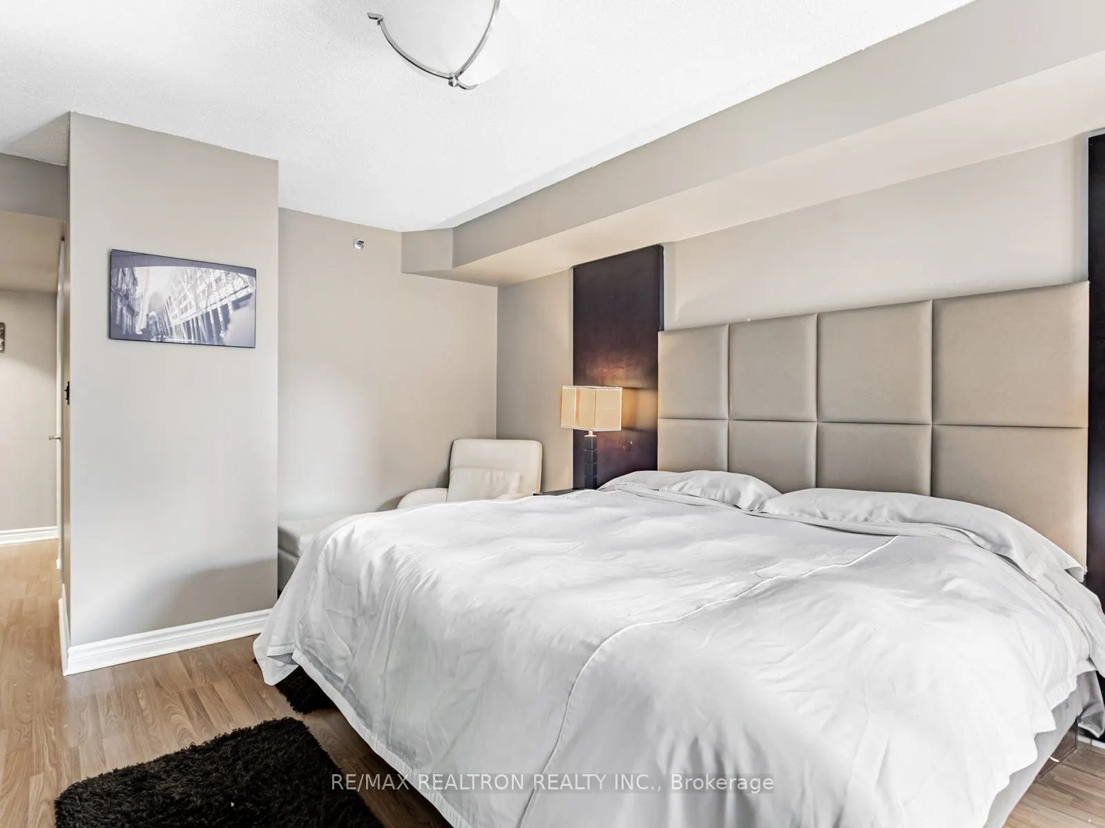 200 Victoria Street, #1518