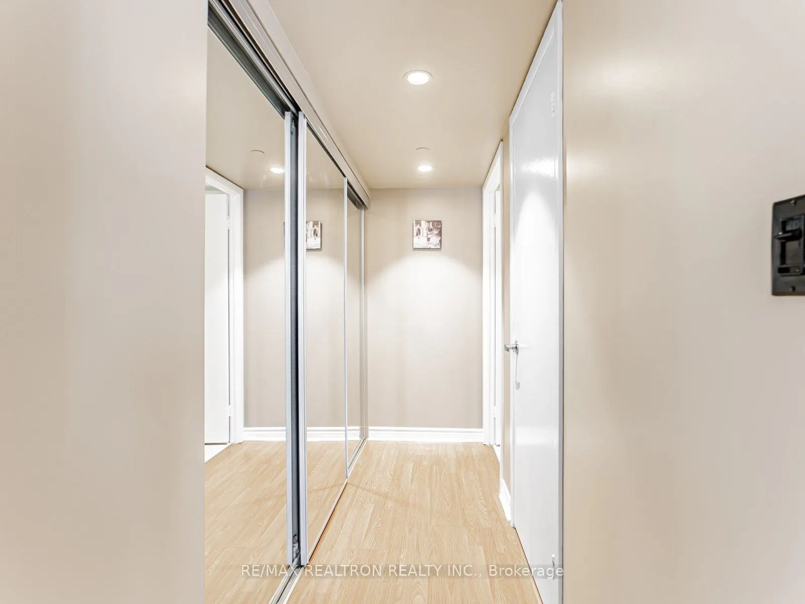 200 Victoria Street, #1518