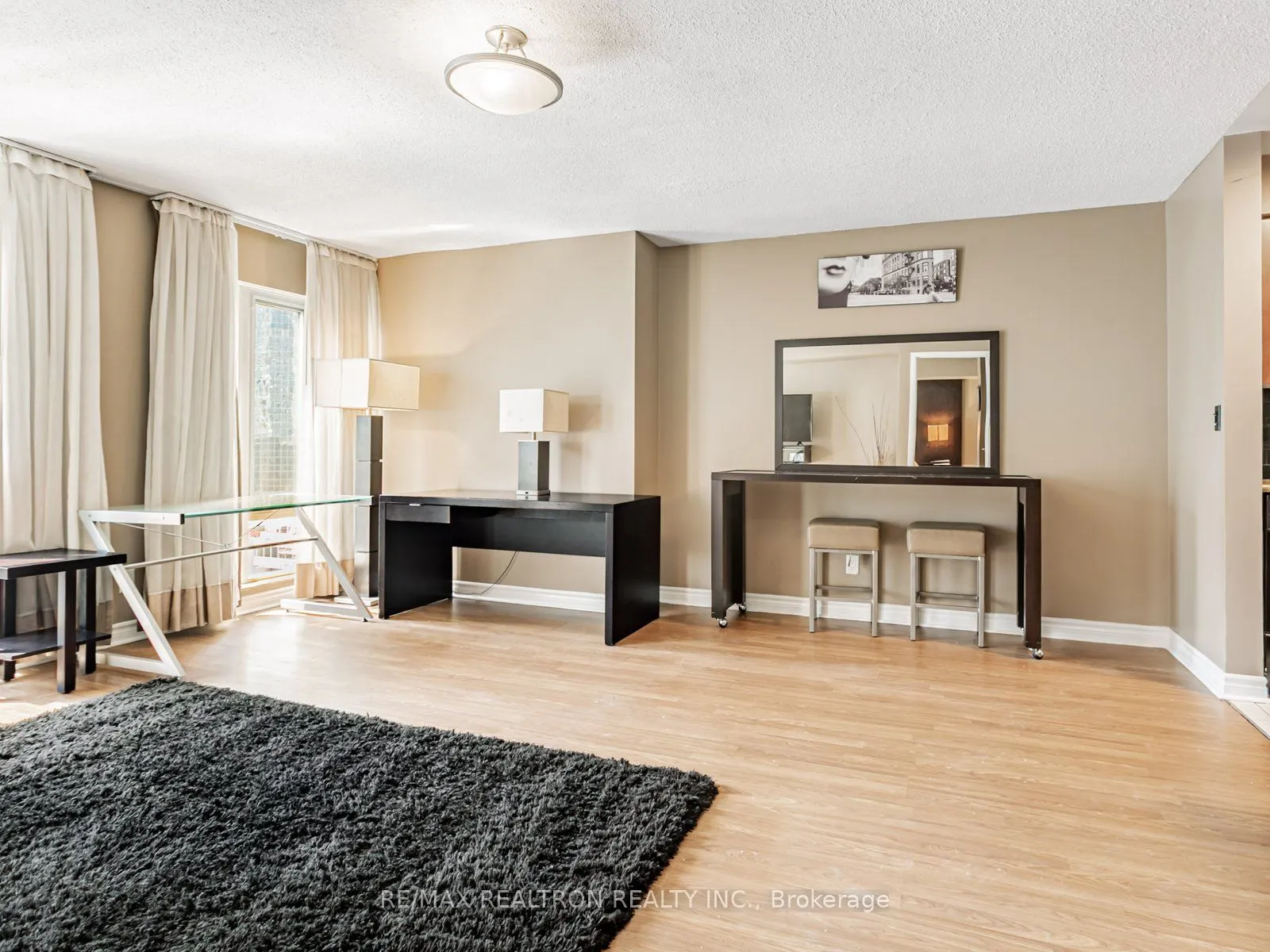200 Victoria Street, #1518