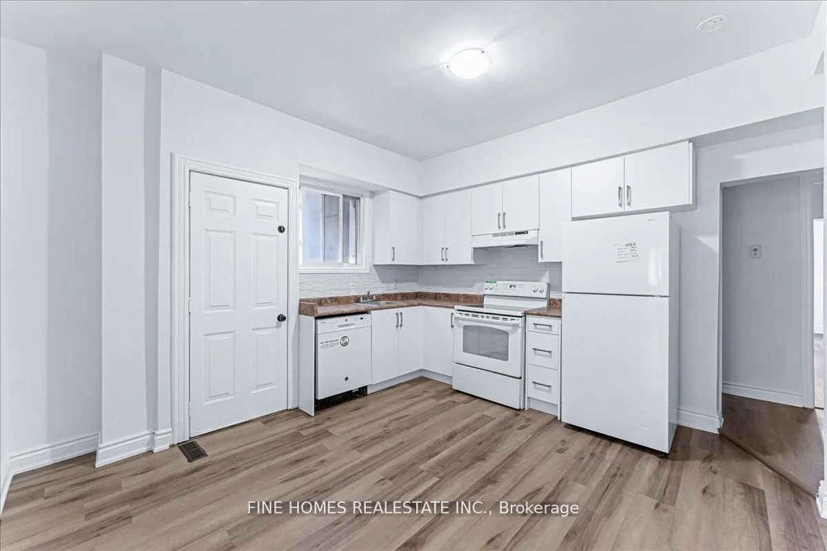 390 Oakowood Avenue, #Main