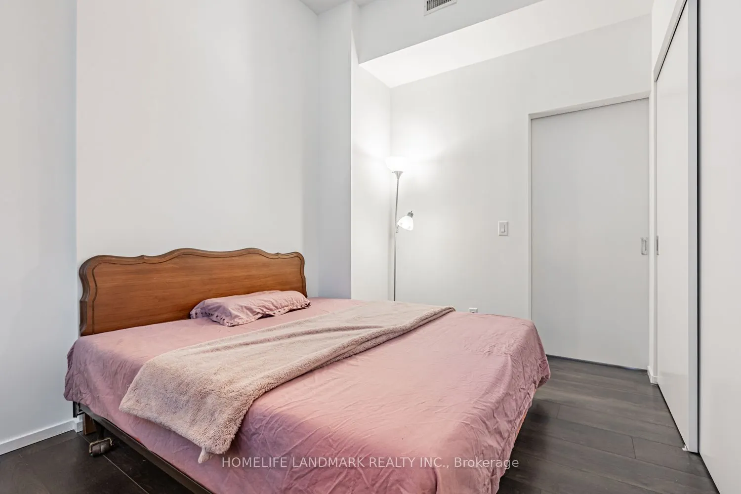 8 Charlotte Street, #602