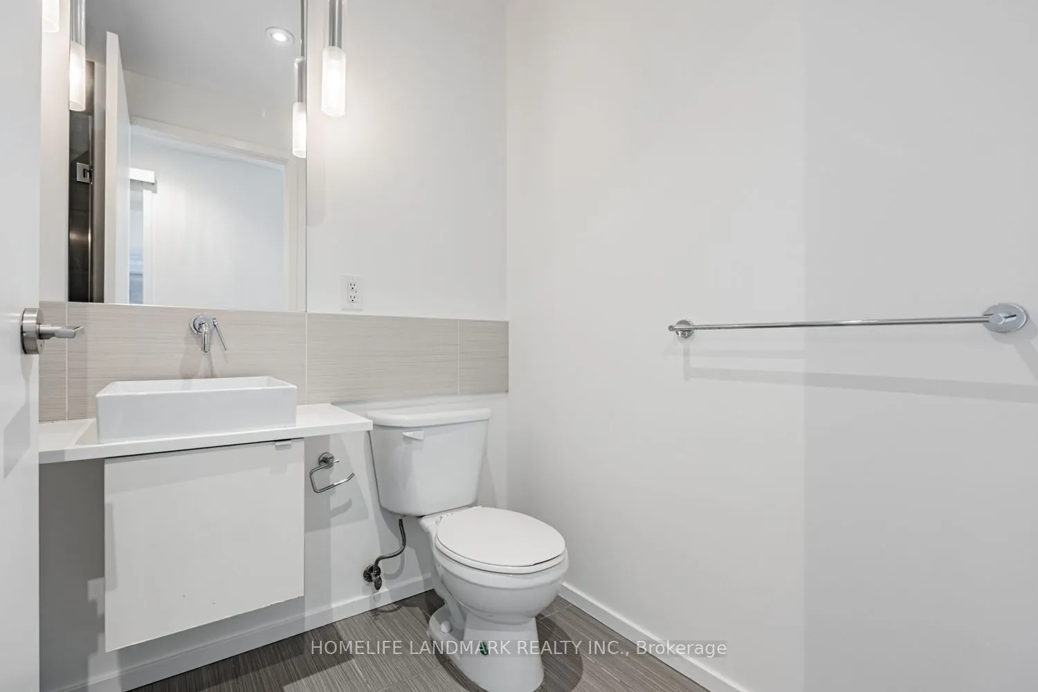 8 Charlotte Street, #602
