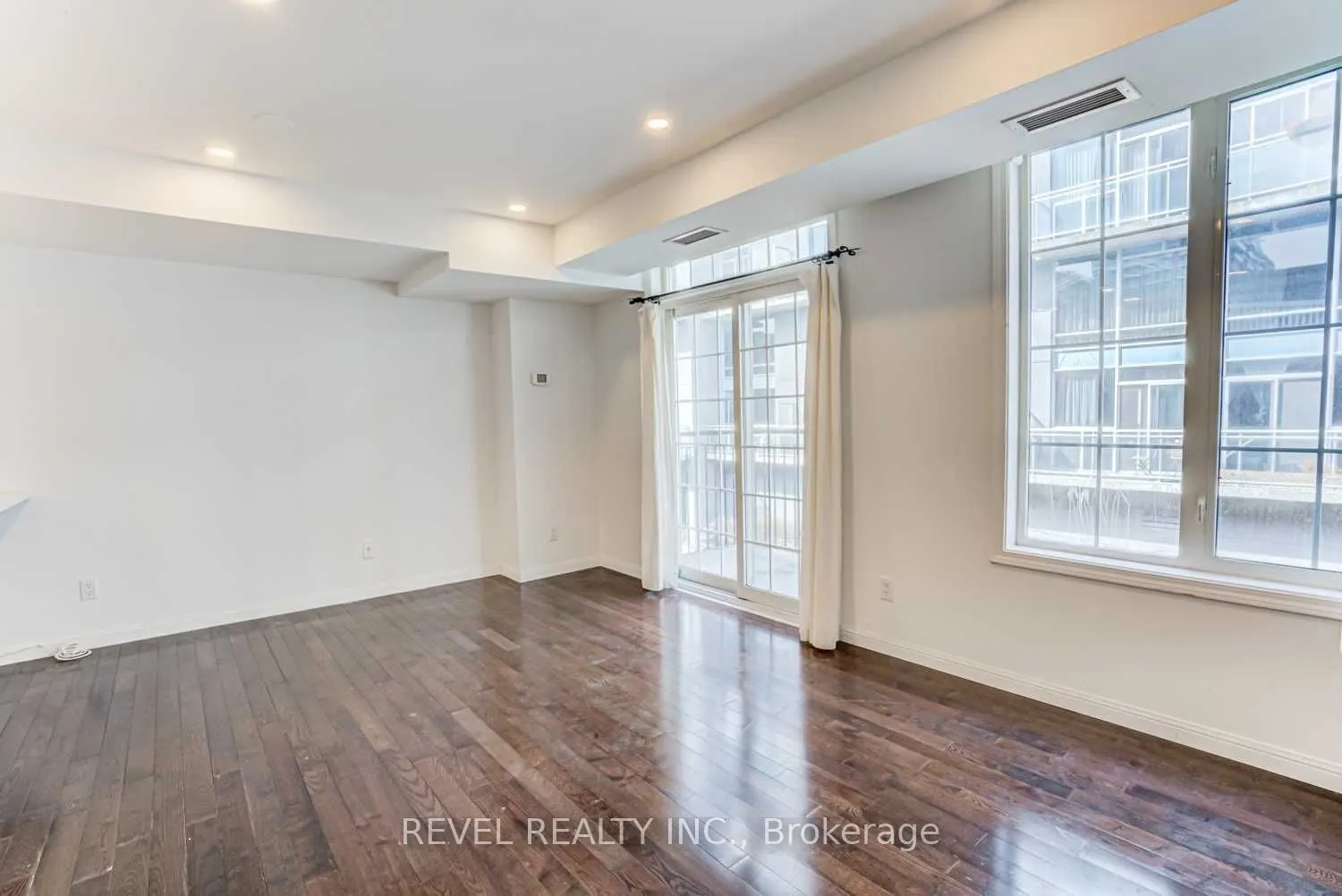 70 Douro Street, #267