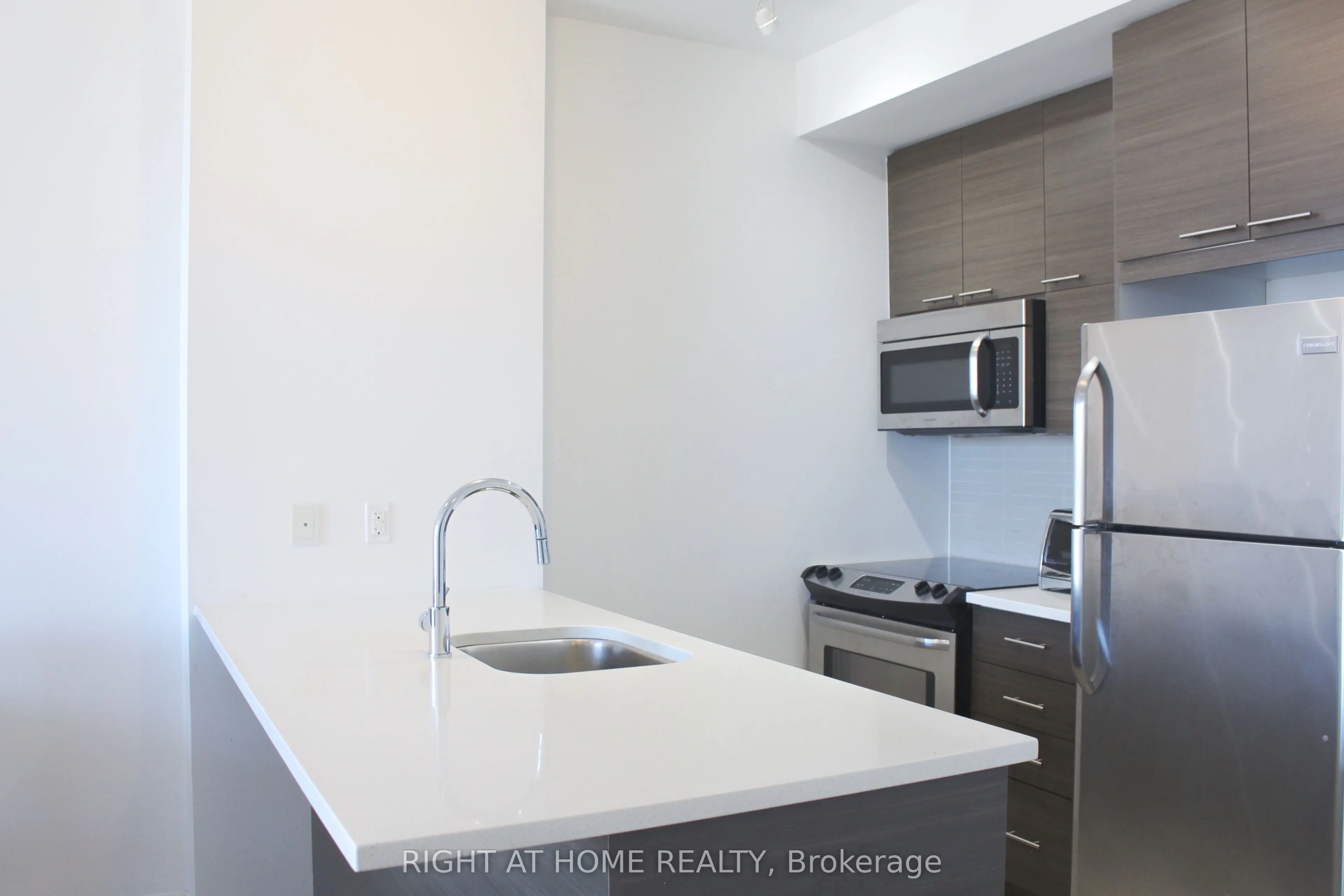 66 Forest Manor Road, #1003