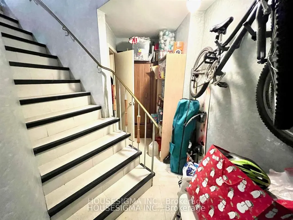 4 Hyfan Court, #Main