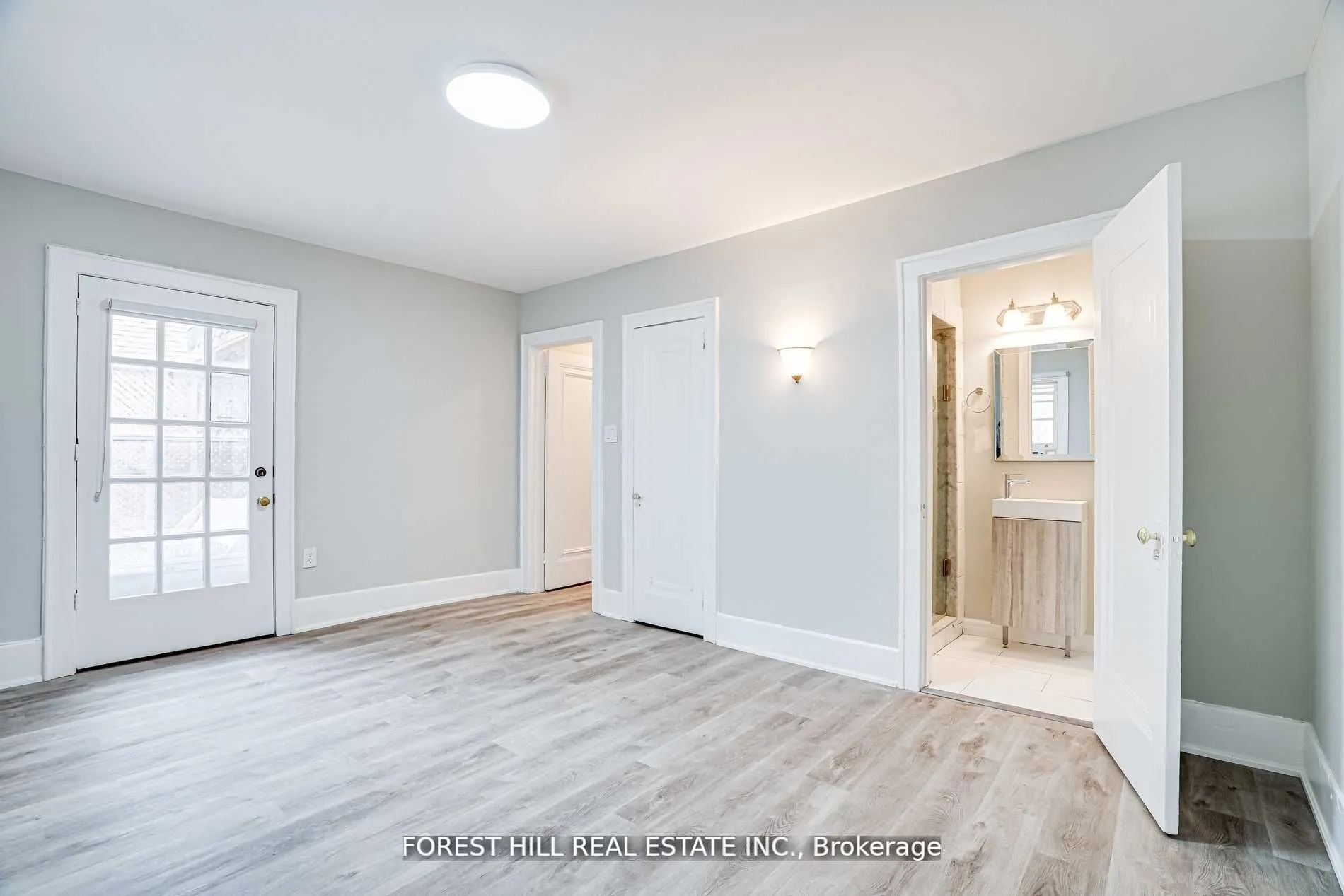 8 Poplar Plains Crescent, #Upper