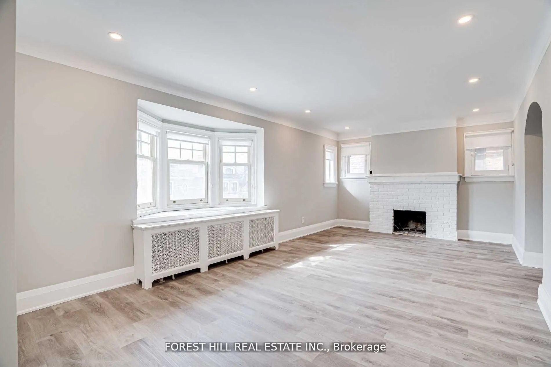 8 Poplar Plains Crescent, #Upper